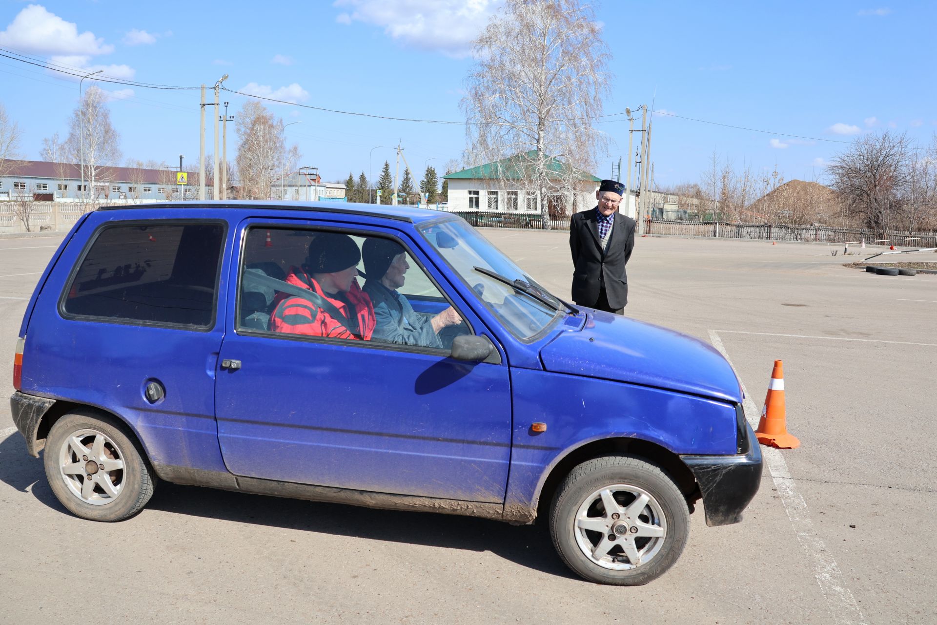 Мөмкинлекләре чикләнмәгән аларның- райондашларыбыз автомобиль йөртүдә осталыкларын сынады  (фотолар)