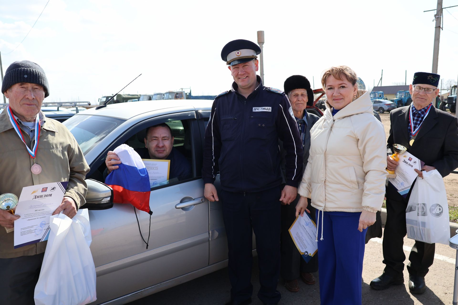 Мөмкинлекләре чикләнмәгән аларның- райондашларыбыз автомобиль йөртүдә осталыкларын сынады  (фотолар)