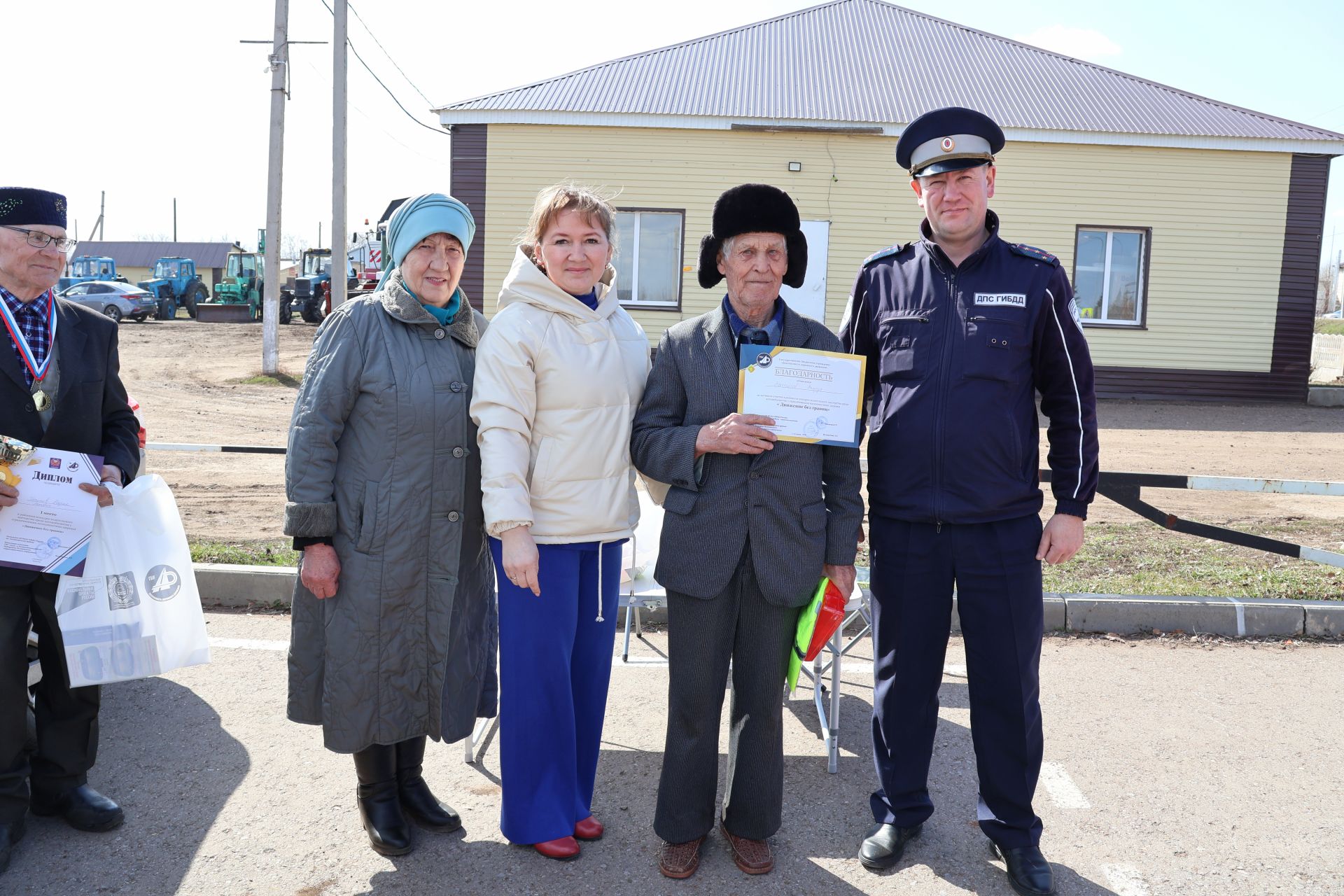 Мөмкинлекләре чикләнмәгән аларның- райондашларыбыз автомобиль йөртүдә осталыкларын сынады  (фотолар)