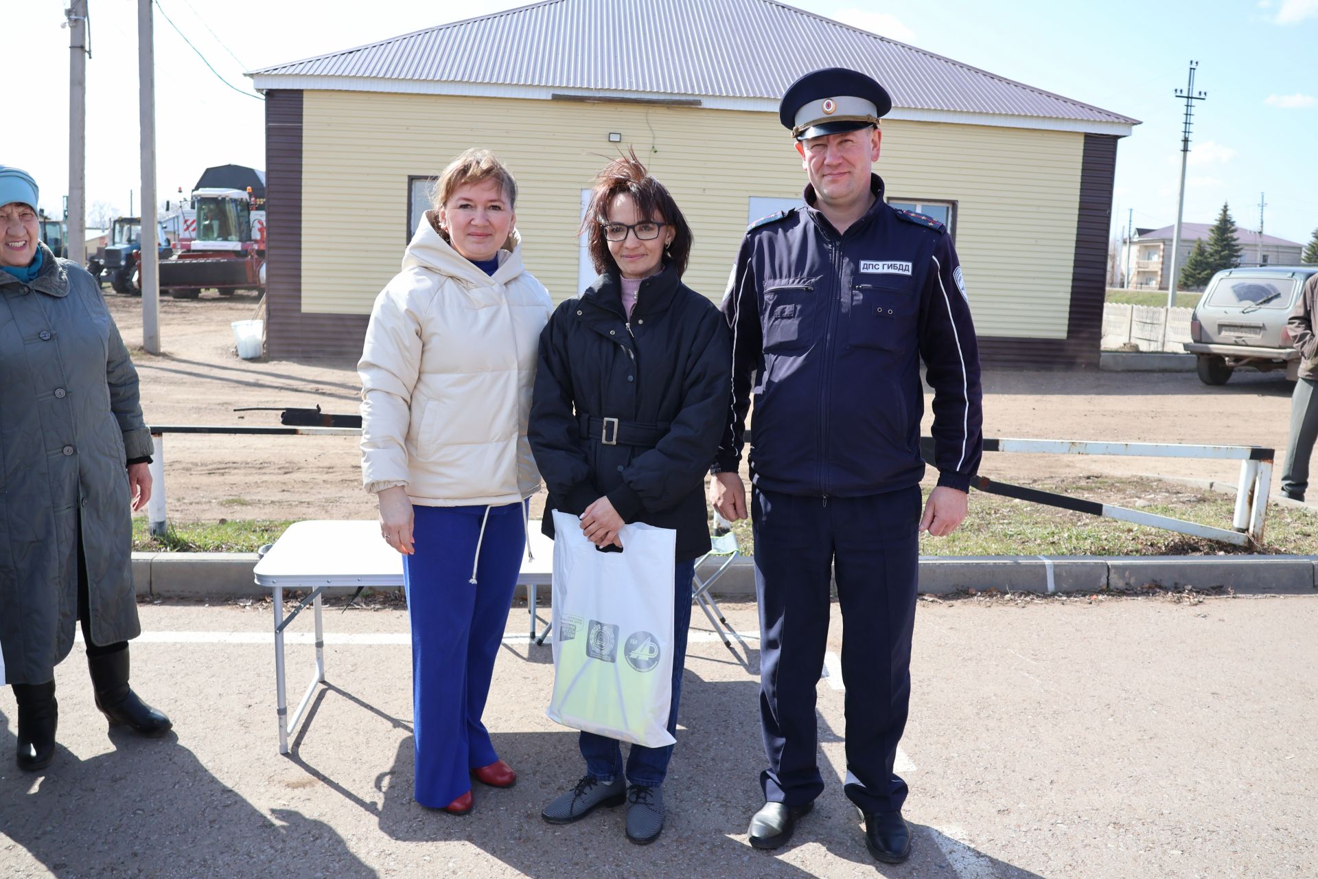 Мөмкинлекләре чикләнмәгән аларның- райондашларыбыз автомобиль йөртүдә осталыкларын сынады  (фотолар)