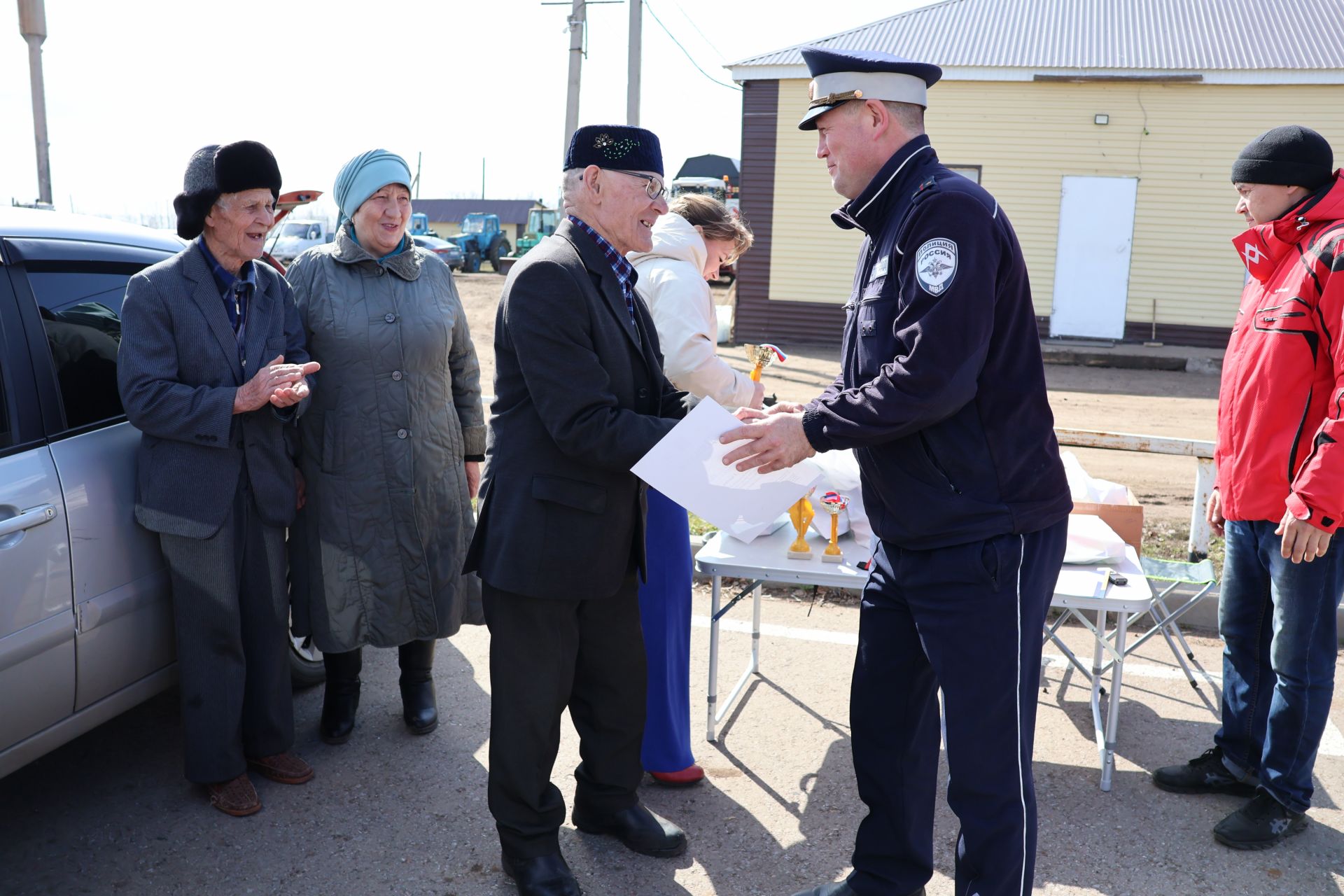 Мөмкинлекләре чикләнмәгән аларның- райондашларыбыз автомобиль йөртүдә осталыкларын сынады  (фотолар)