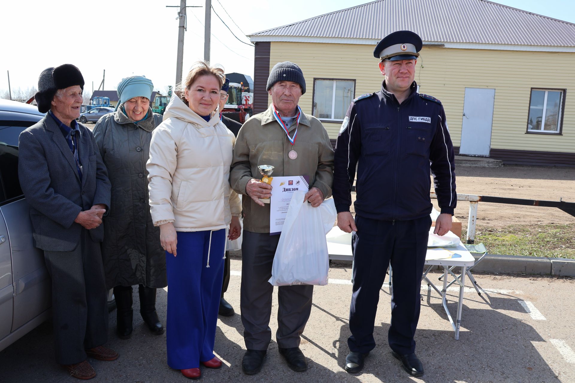 Мөмкинлекләре чикләнмәгән аларның- райондашларыбыз автомобиль йөртүдә осталыкларын сынады  (фотолар)