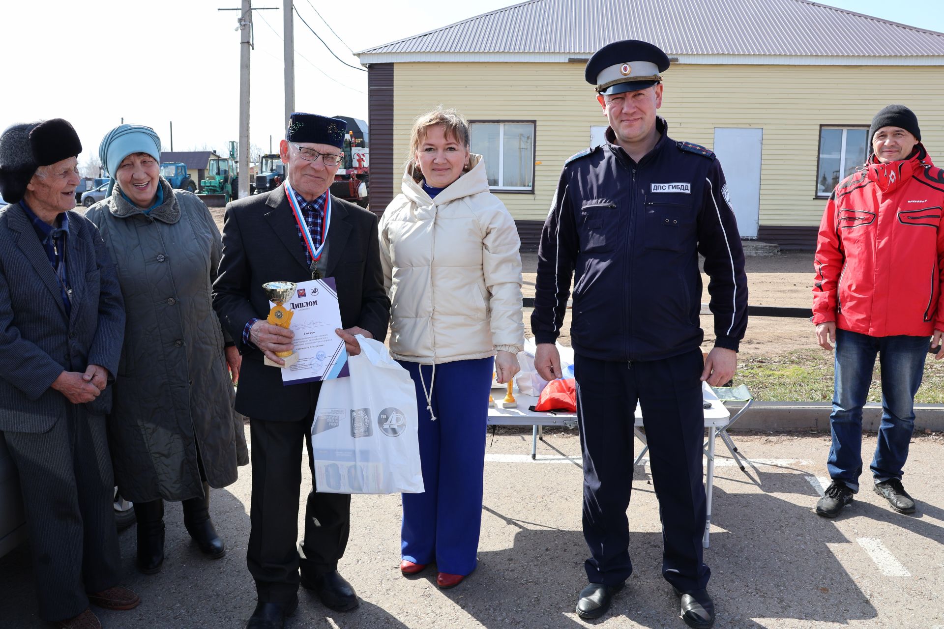 Мөмкинлекләре чикләнмәгән аларның- райондашларыбыз автомобиль йөртүдә осталыкларын сынады  (фотолар)