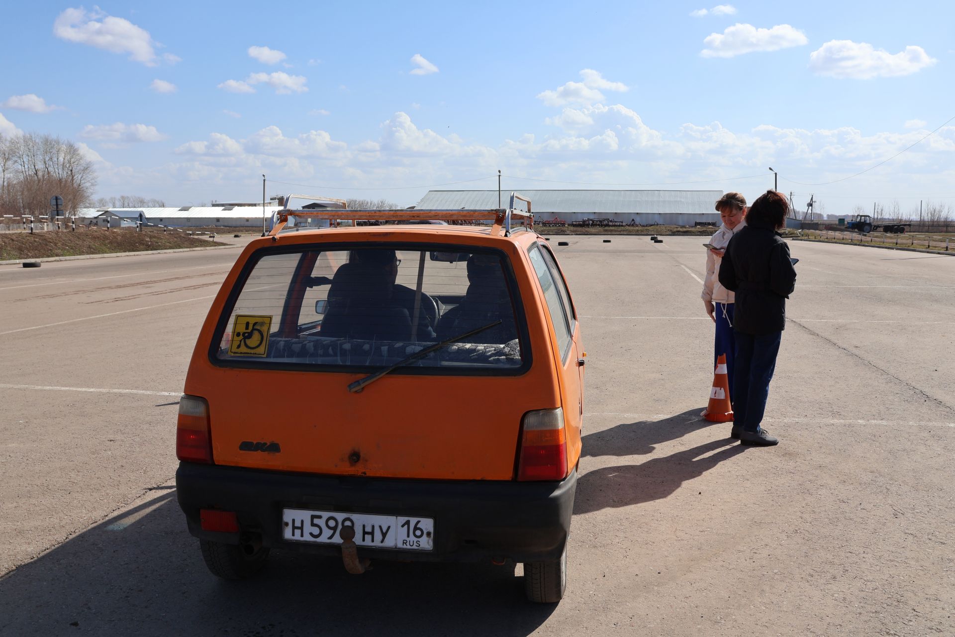 Мөмкинлекләре чикләнмәгән аларның- райондашларыбыз автомобиль йөртүдә осталыкларын сынады  (фотолар)