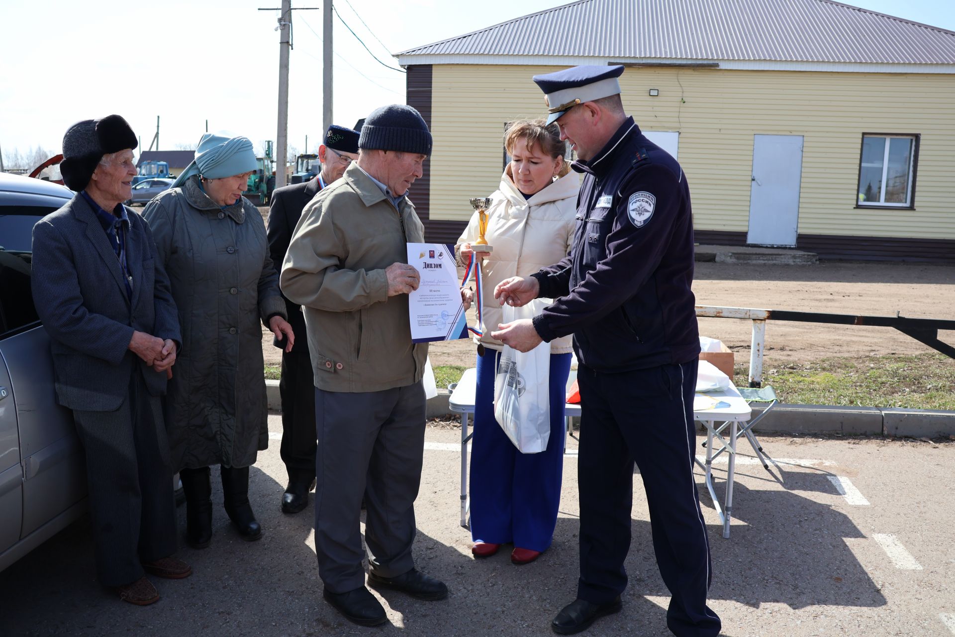 Мөмкинлекләре чикләнмәгән аларның- райондашларыбыз автомобиль йөртүдә осталыкларын сынады  (фотолар)