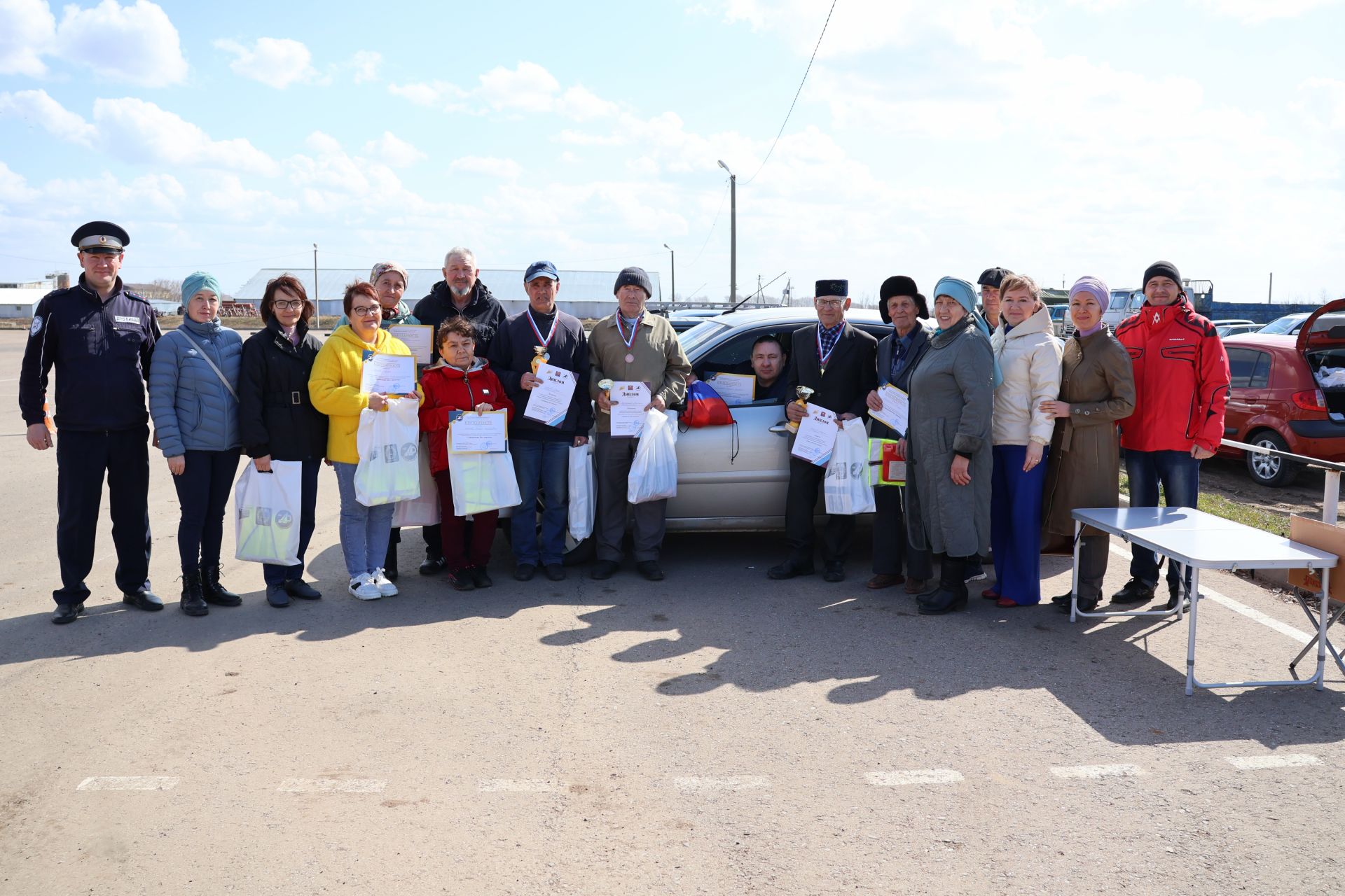 Мөмкинлекләре чикләнмәгән аларның- райондашларыбыз автомобиль йөртүдә осталыкларын сынады  (фотолар)