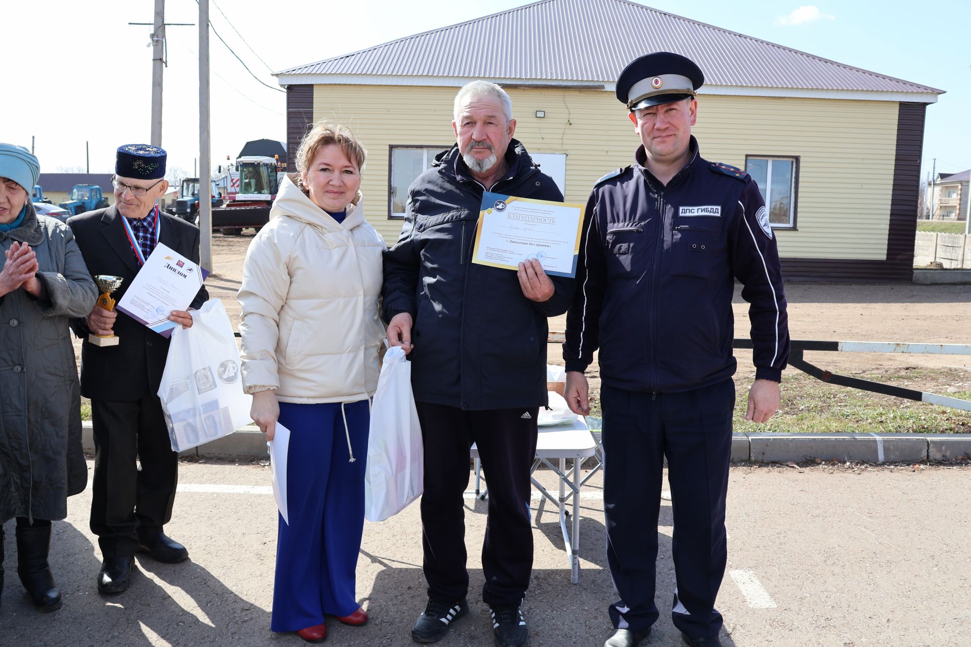 Мөмкинлекләре чикләнмәгән аларның- райондашларыбыз автомобиль йөртүдә осталыкларын сынады  (фотолар)