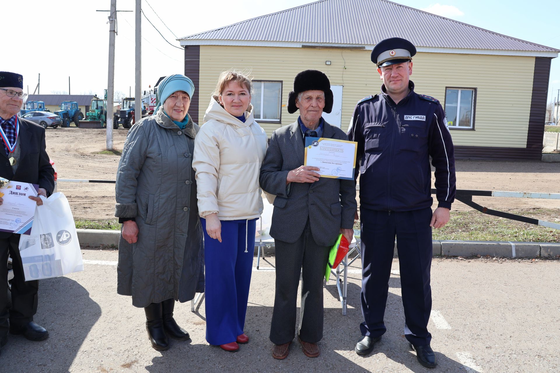 Мөмкинлекләре чикләнмәгән аларның- райондашларыбыз автомобиль йөртүдә осталыкларын сынады  (фотолар)