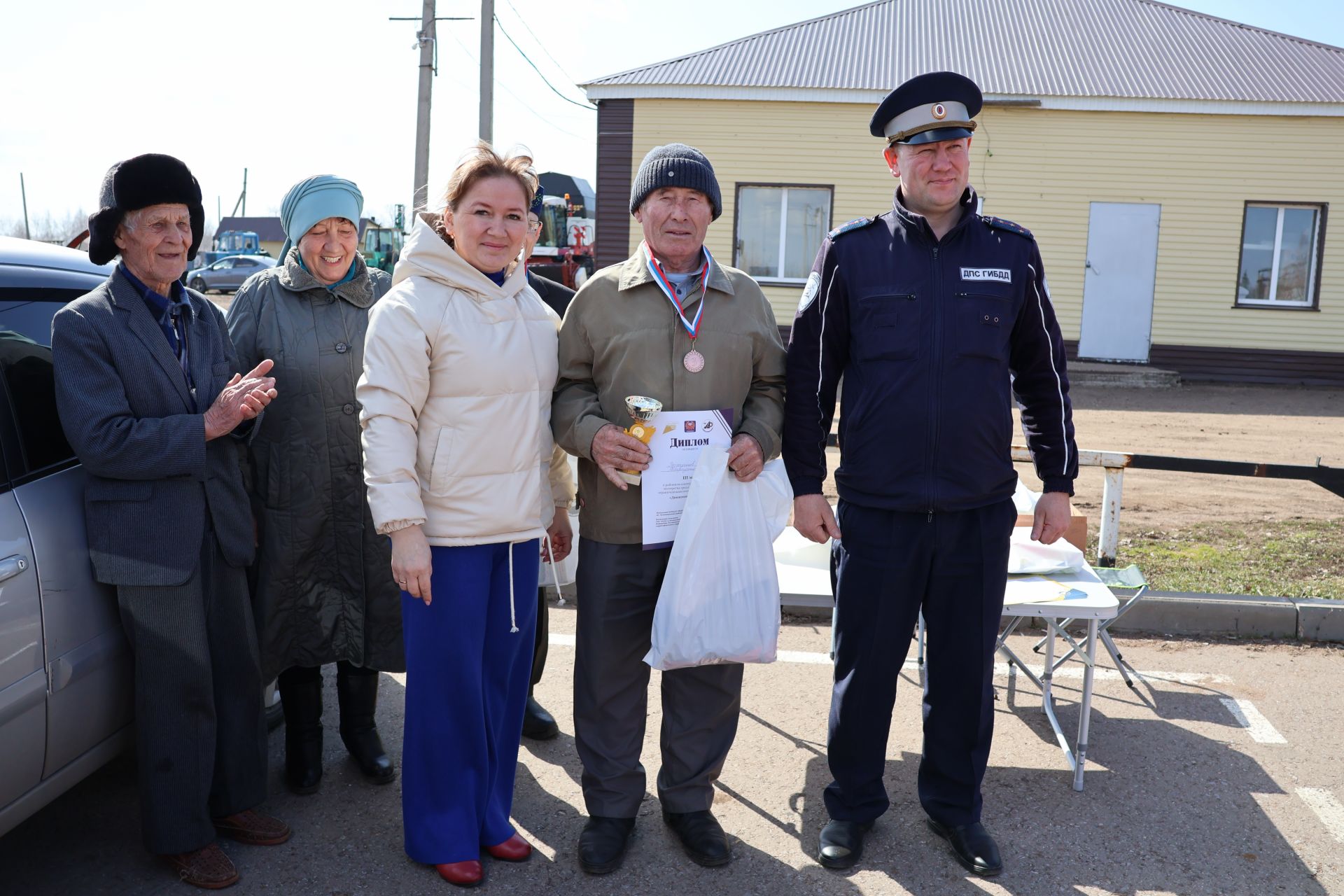 Мөмкинлекләре чикләнмәгән аларның- райондашларыбыз автомобиль йөртүдә осталыкларын сынады  (фотолар)