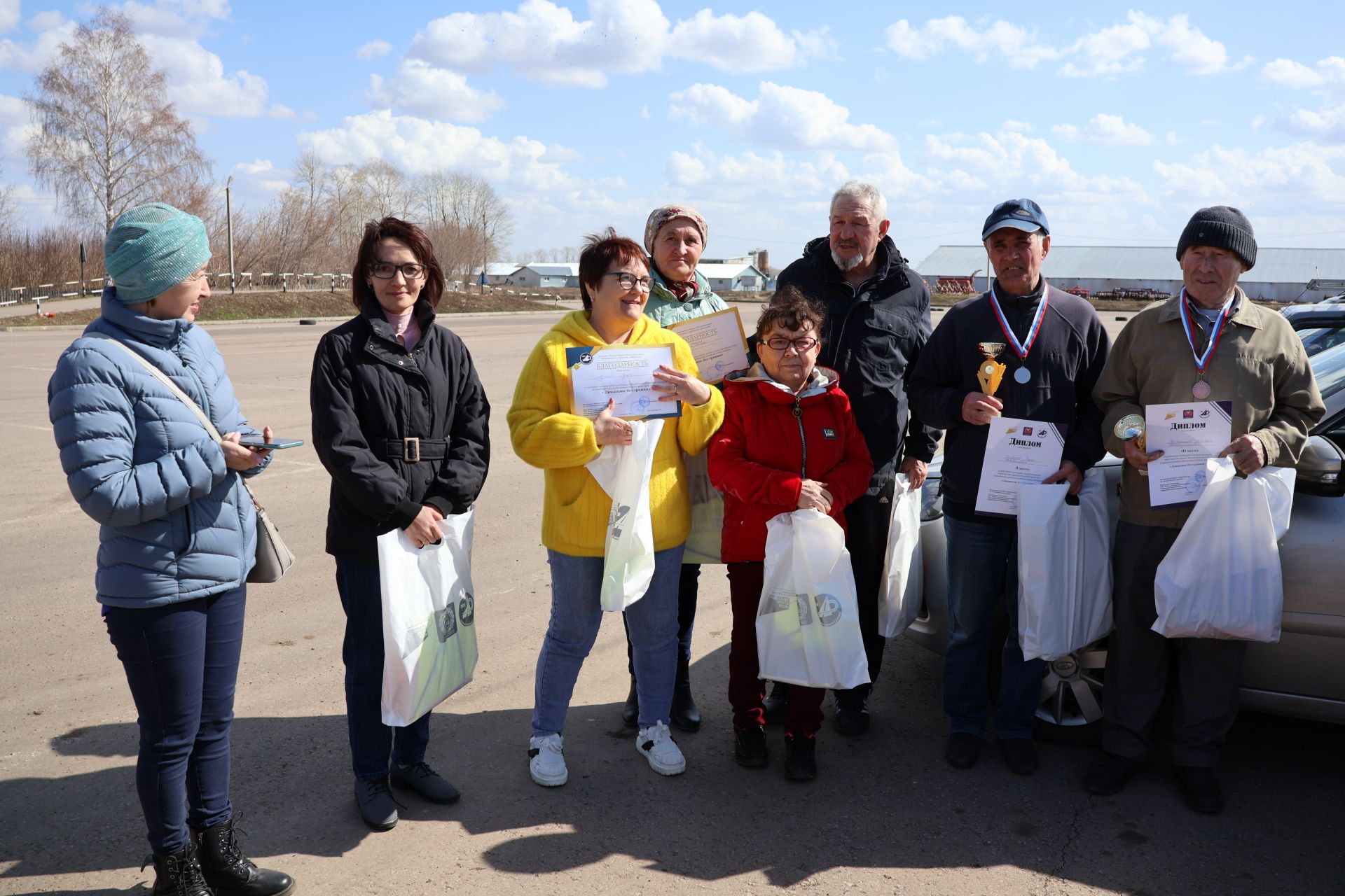 Мөмкинлекләре чикләнмәгән аларның- райондашларыбыз автомобиль йөртүдә осталыкларын сынады  (фотолар)