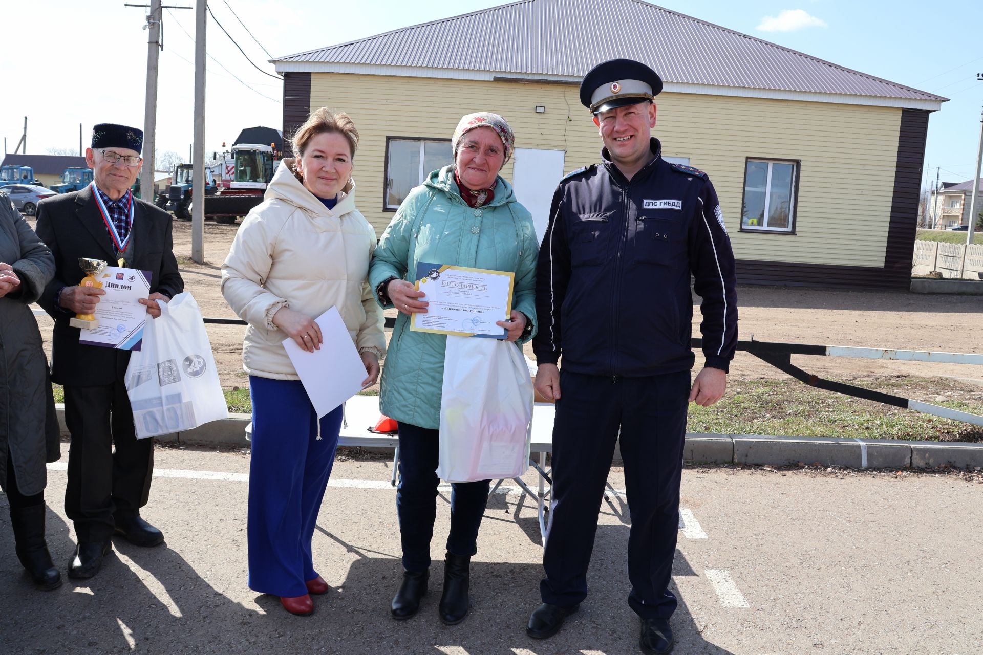 Мөмкинлекләре чикләнмәгән аларның- райондашларыбыз автомобиль йөртүдә осталыкларын сынады  (фотолар)