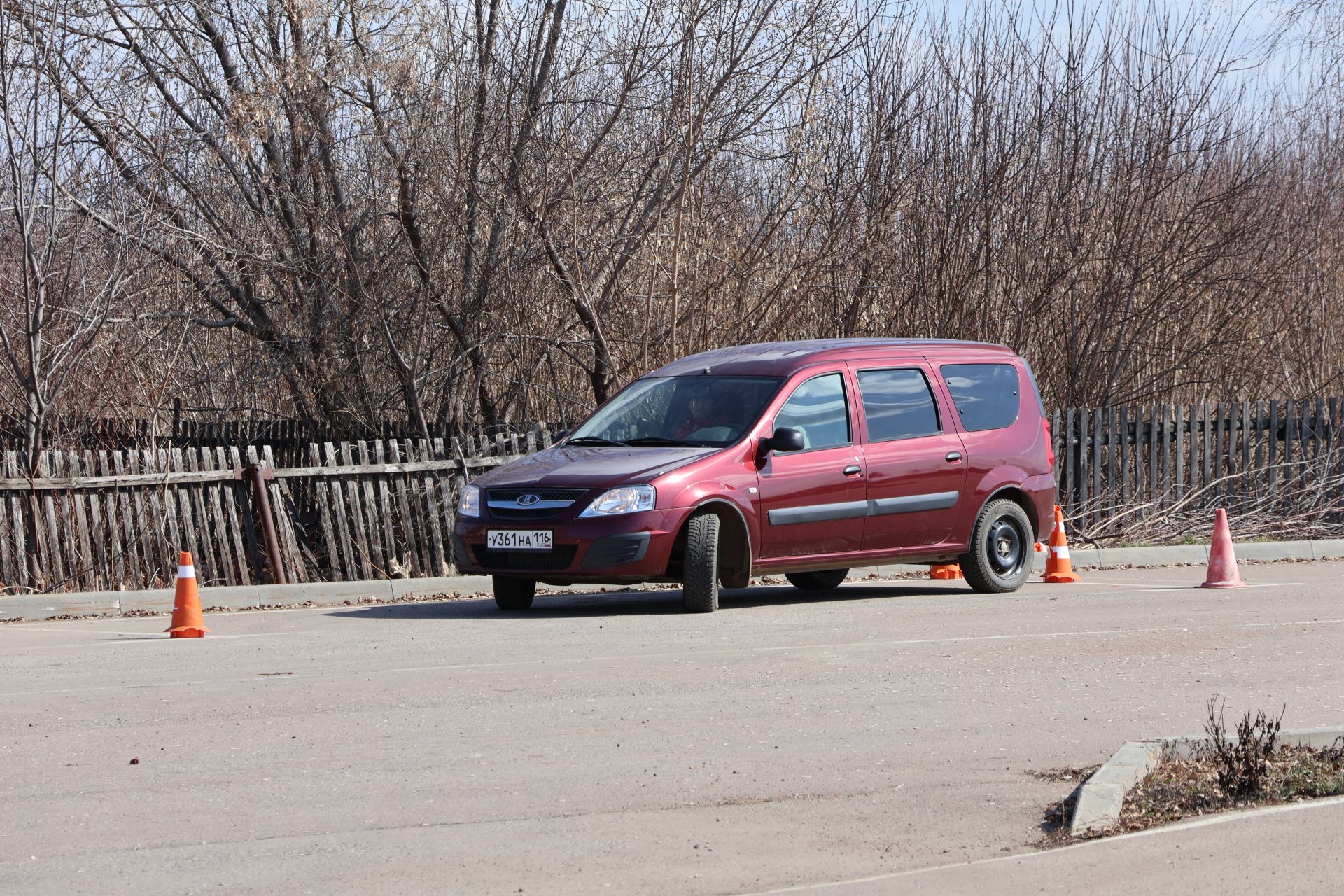 Мөмкинлекләре чикләнмәгән аларның- райондашларыбыз автомобиль йөртүдә осталыкларын сынады  (фотолар)