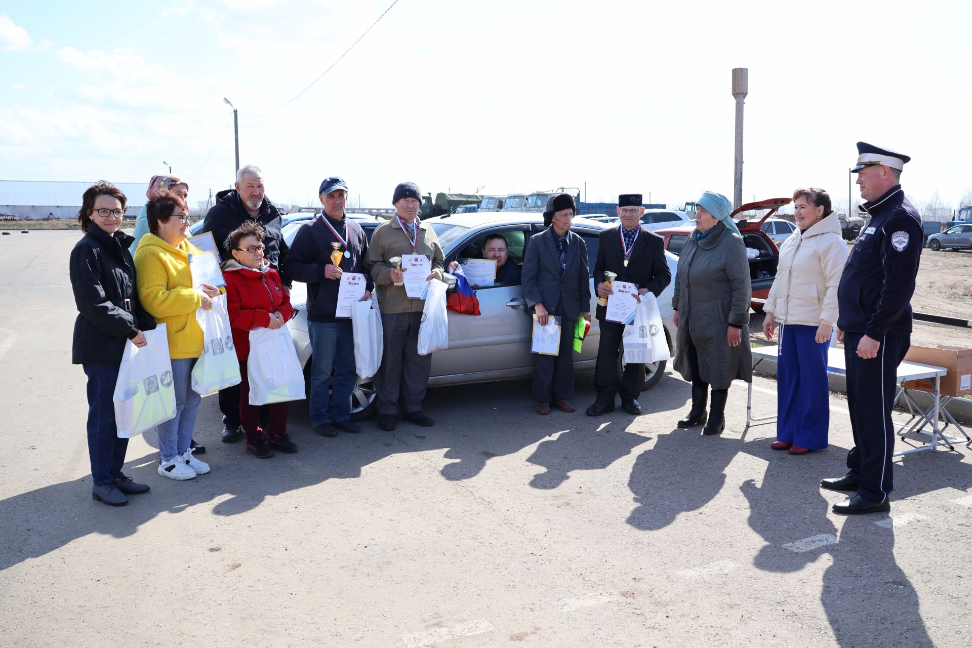 Мөмкинлекләре чикләнмәгән аларның- райондашларыбыз автомобиль йөртүдә осталыкларын сынады  (фотолар)