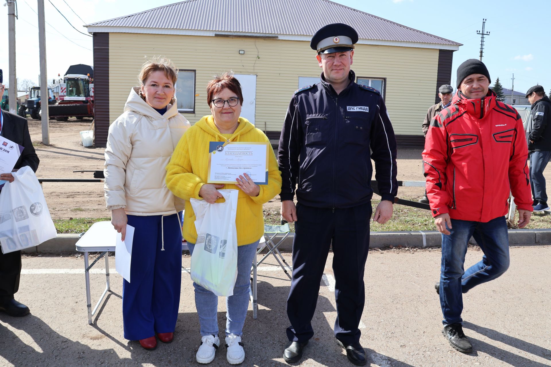 Мөмкинлекләре чикләнмәгән аларның- райондашларыбыз автомобиль йөртүдә осталыкларын сынады  (фотолар)