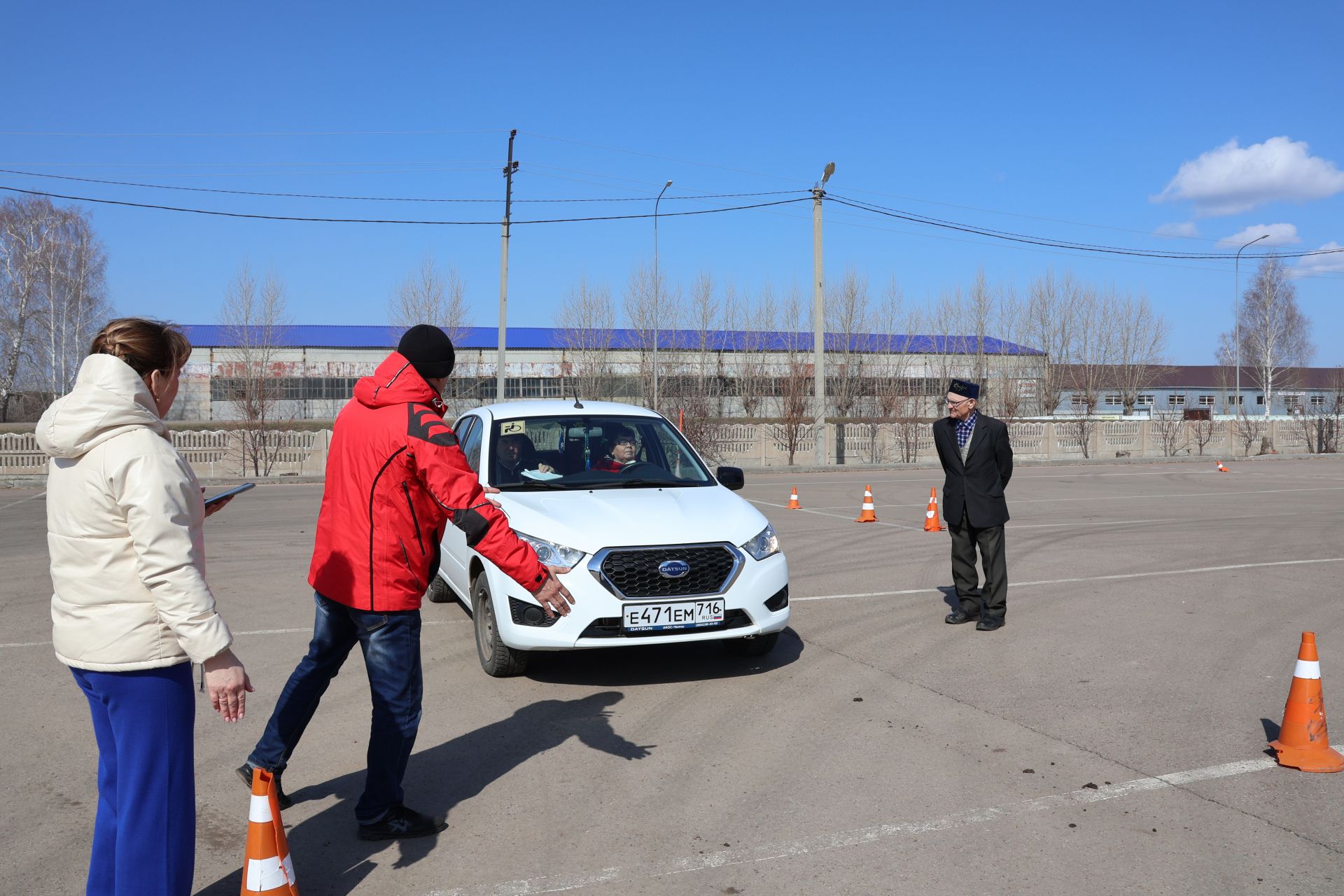 Мөмкинлекләре чикләнмәгән аларның- райондашларыбыз автомобиль йөртүдә осталыкларын сынады  (фотолар)