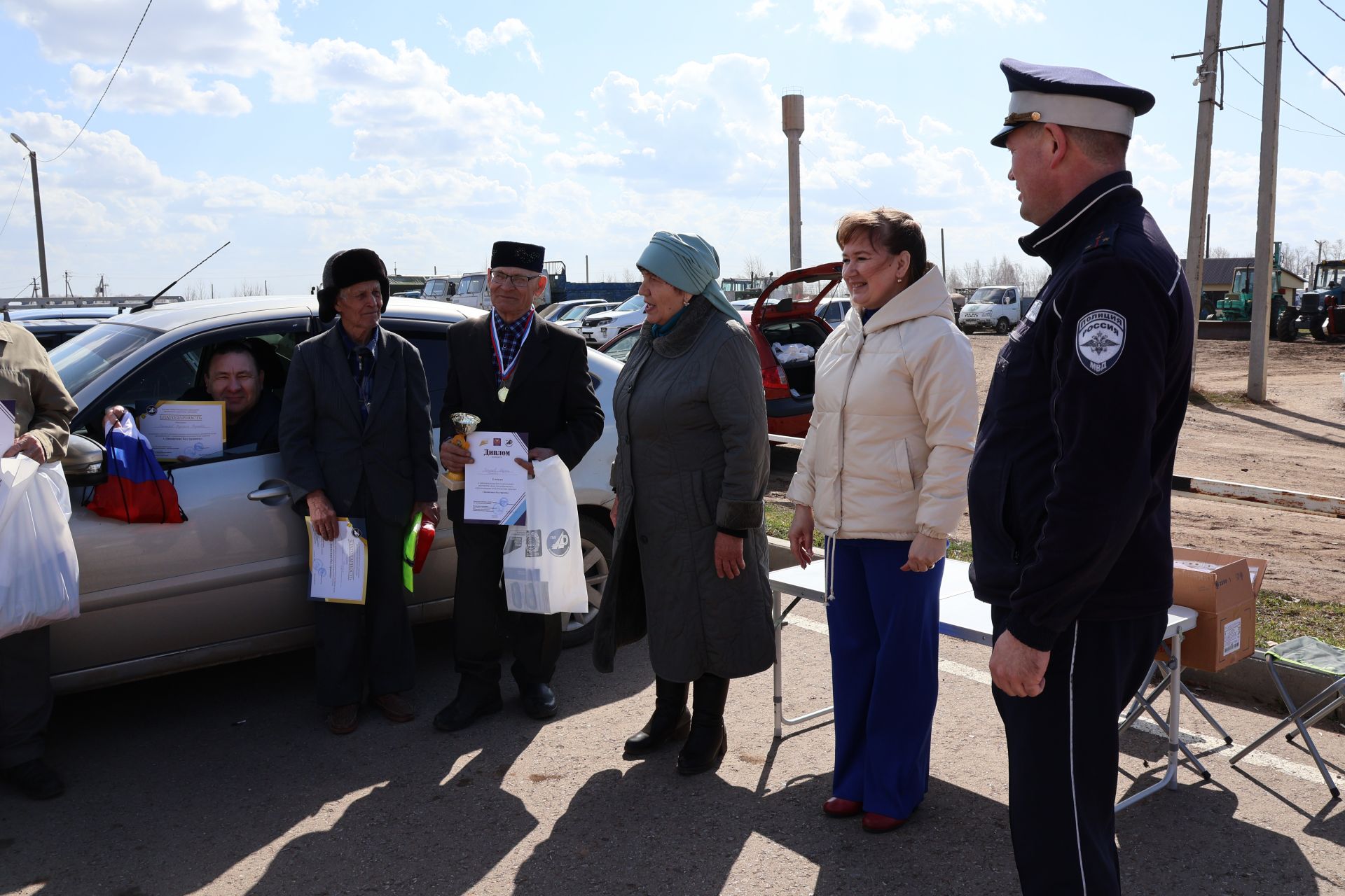 Мөмкинлекләре чикләнмәгән аларның- райондашларыбыз автомобиль йөртүдә осталыкларын сынады  (фотолар)