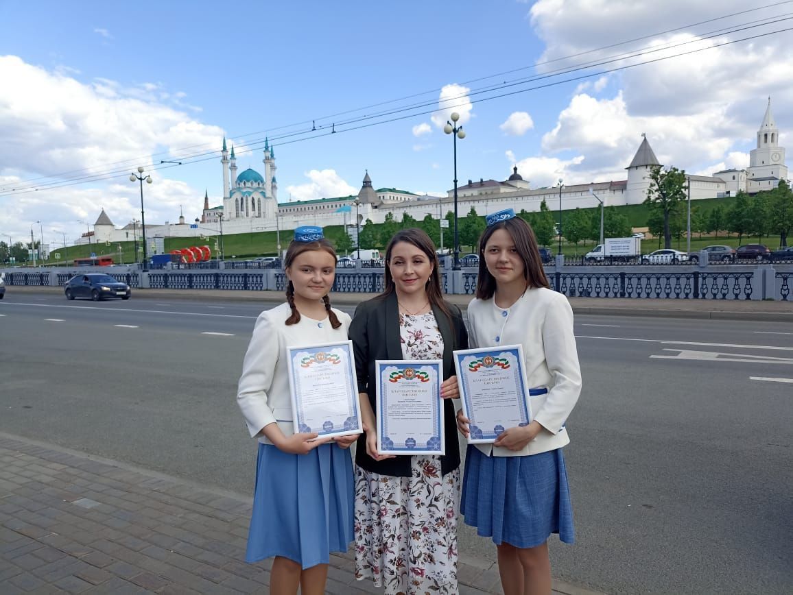 Бүген Казанда Бөтенроссия фән олимпиадаларында җиңгән райондашларыбызны хөрмәтләделәр