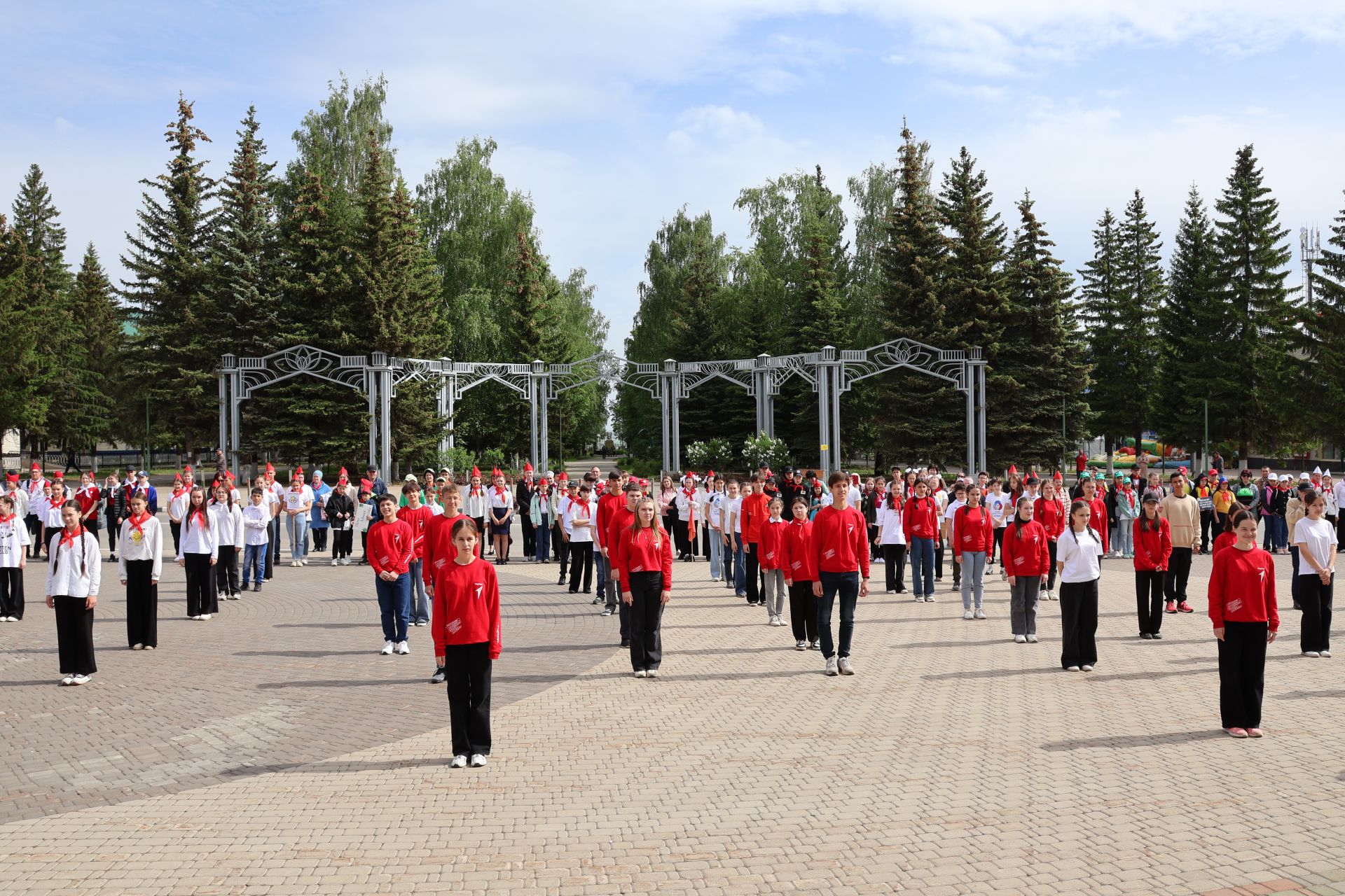 Пионериянең туган көненә багышланган бәйрәмнән безнең фоторепортаж