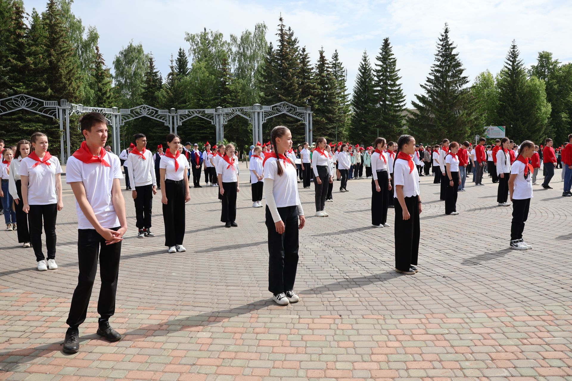 Пионериянең туган көненә багышланган бәйрәмнән безнең фоторепортаж