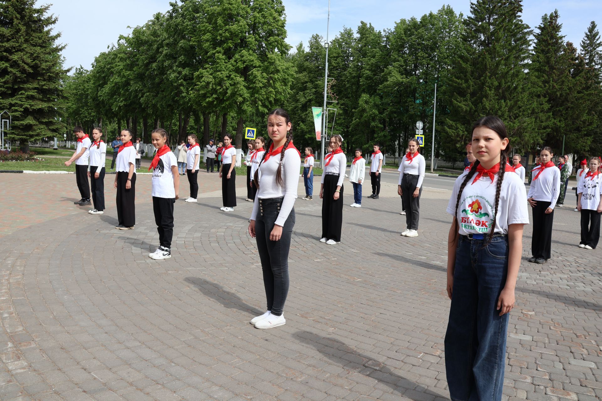 Пионериянең туган көненә багышланган бәйрәмнән безнең фоторепортаж