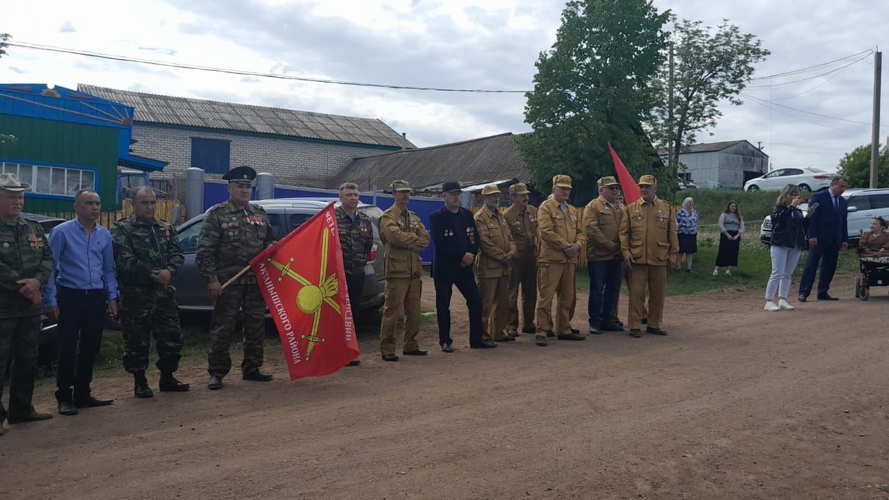 Әфган сугышы ветераны Нәвис Ибраһимов яшәгән йортка хәтер тактасы куелды