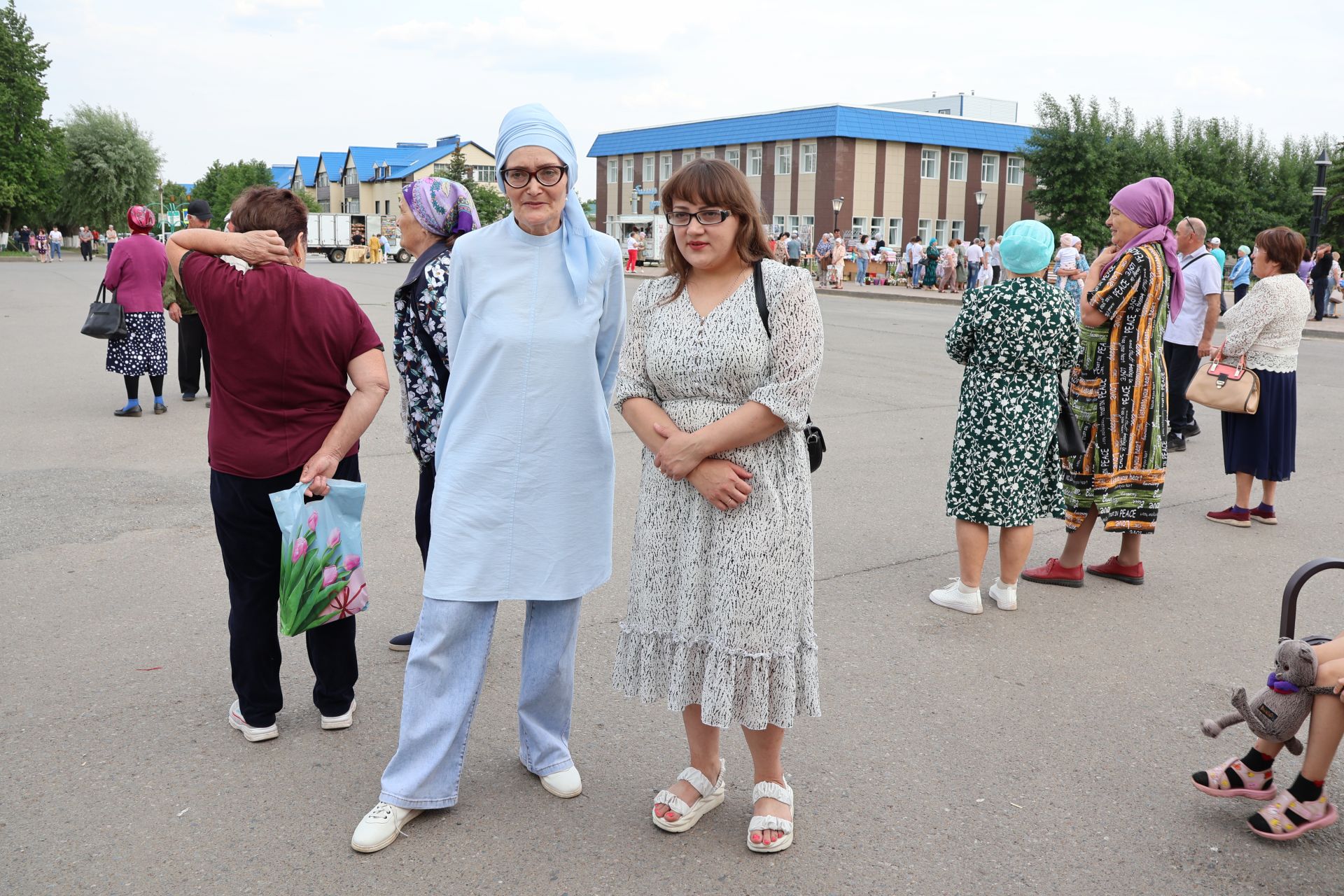 Ленар Зарипов махсус хәрби операциядән ялга кайткан районыбызның алдынгы эшмәкәрен хөрмәтләде (фотолар)