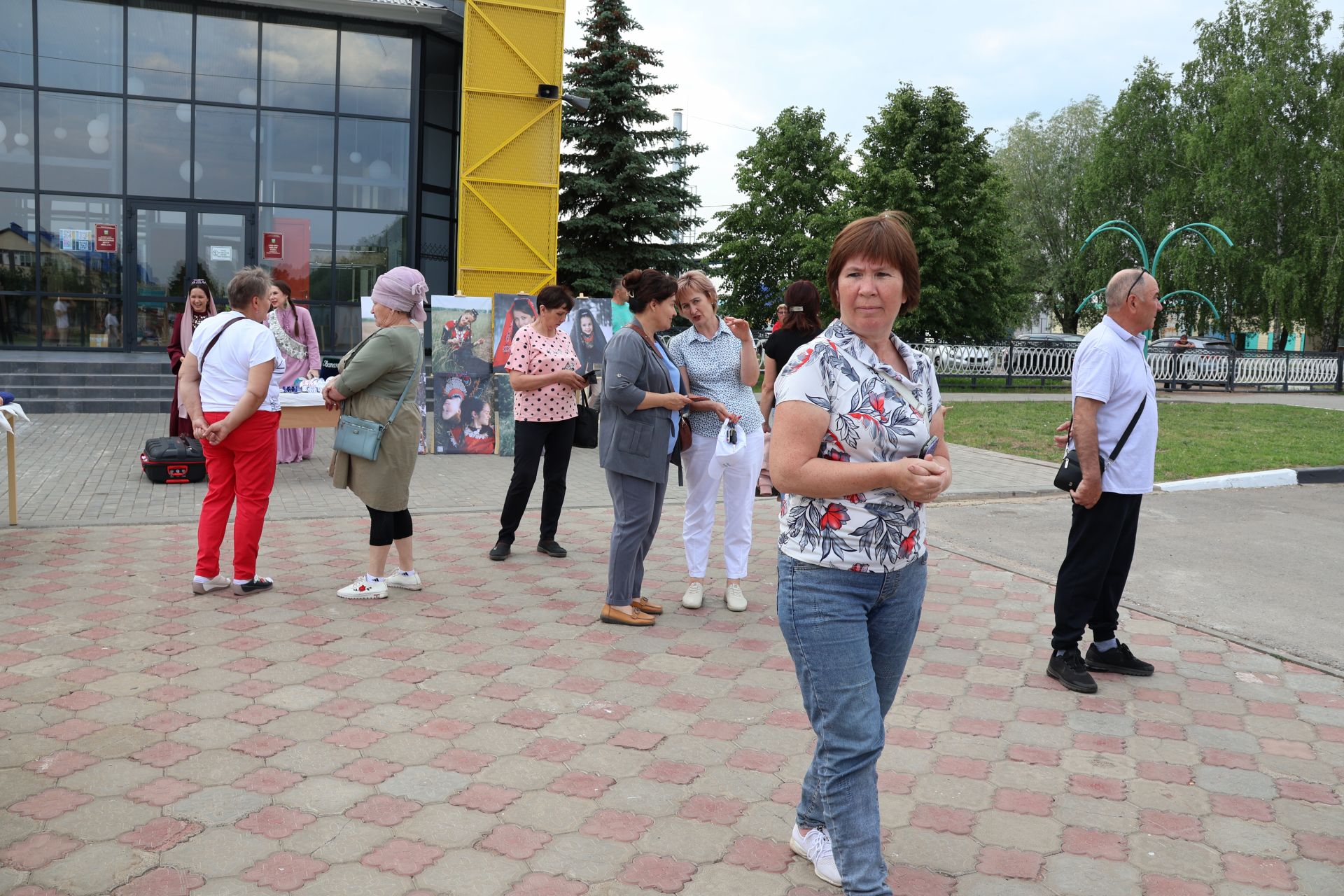 Ленар Зарипов махсус хәрби операциядән ялга кайткан районыбызның алдынгы эшмәкәрен хөрмәтләде (фотолар)