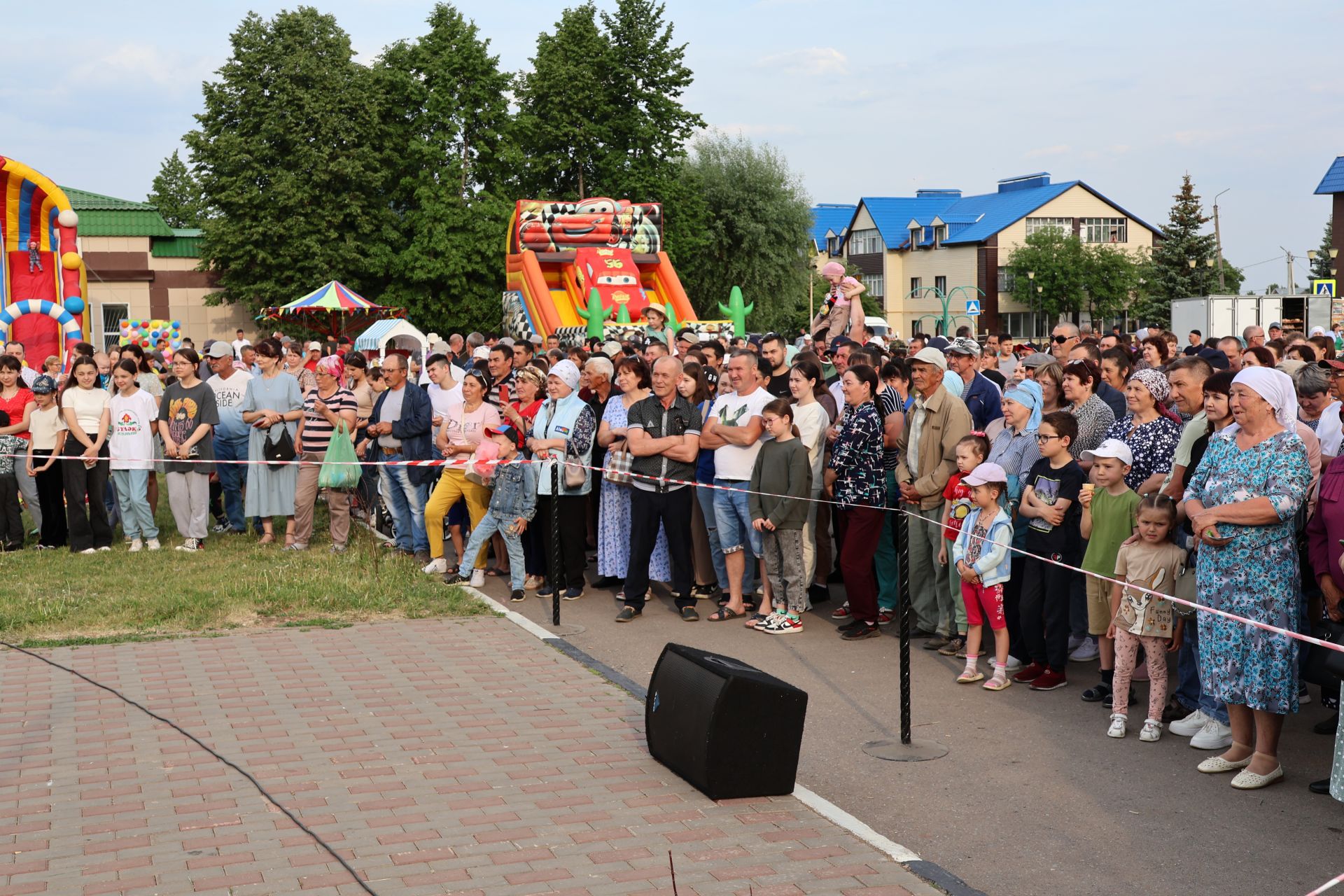 Ленар Зарипов махсус хәрби операциядән ялга кайткан районыбызның алдынгы эшмәкәрен хөрмәтләде (фотолар)