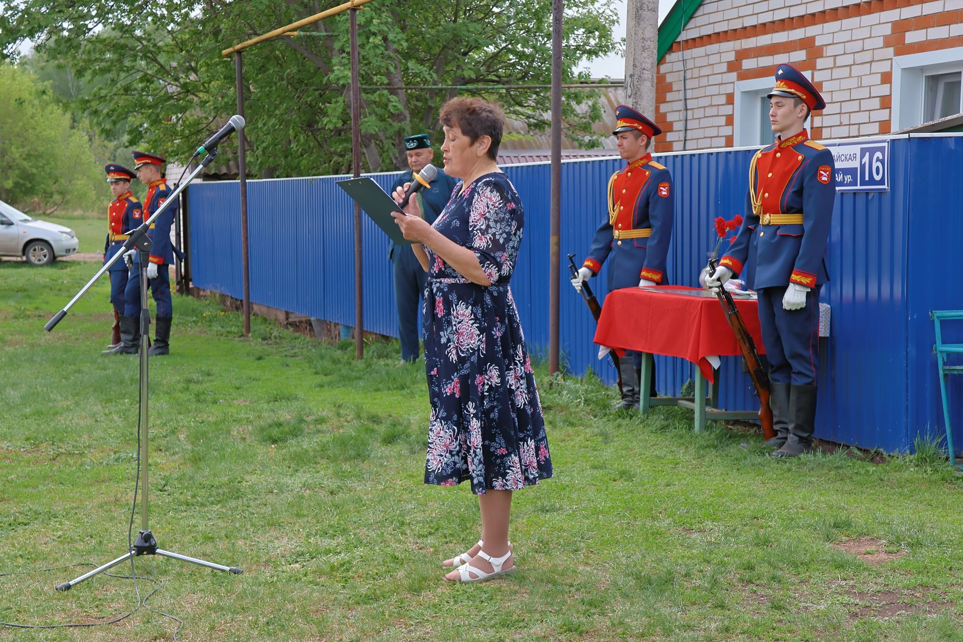 Кәзкәйдә Чечня сугышы ветераны, «Батырлык өчен» медале иясе Разил Вәлиев яшәгән йортка хәтер тактасы куелды (видео һәм фото)