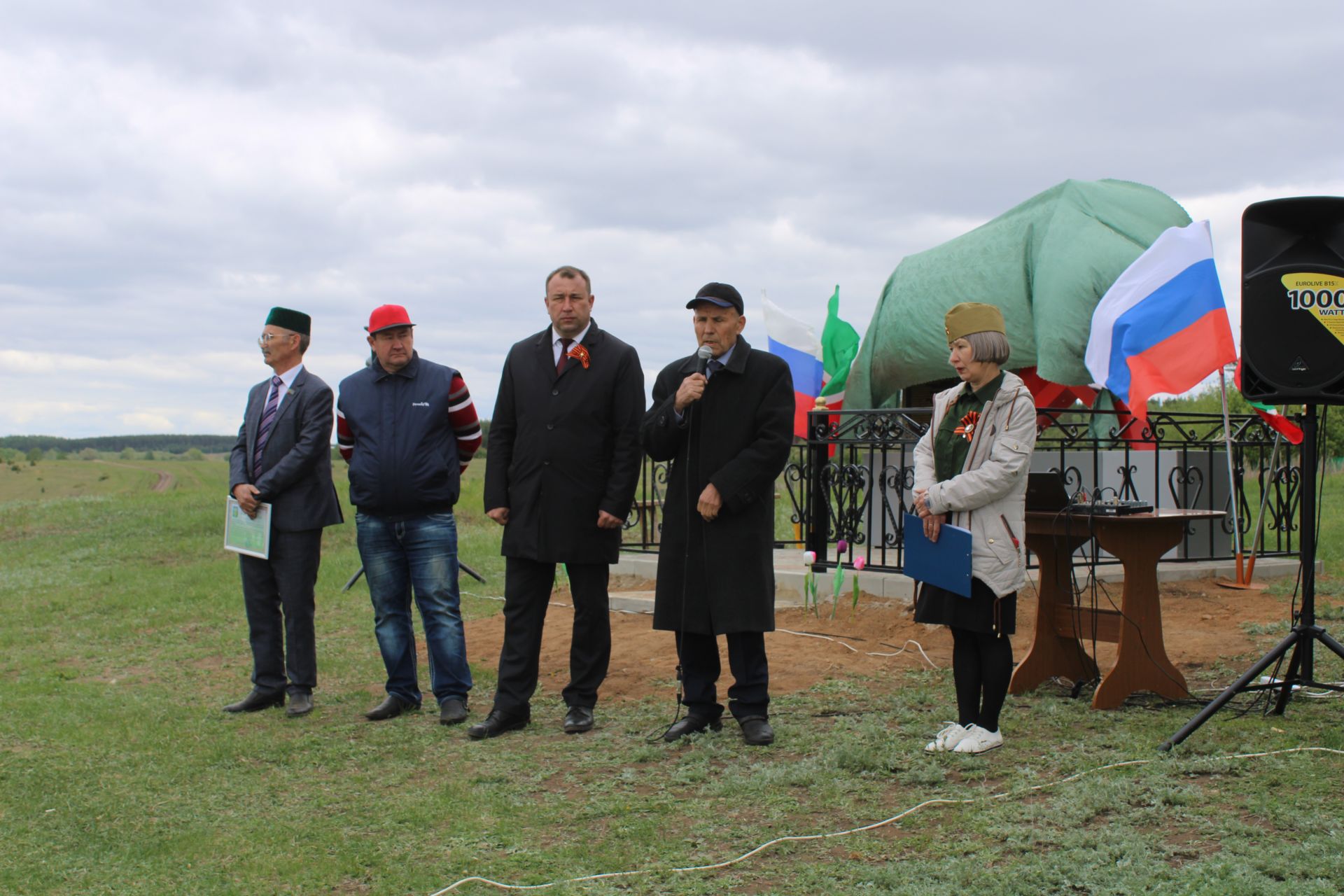 Югары Гәрәй авылында Бөек Ватан сугышы ветераннары истәлегенә һәйкәл-обелиск ачылды (фоторепортаж)