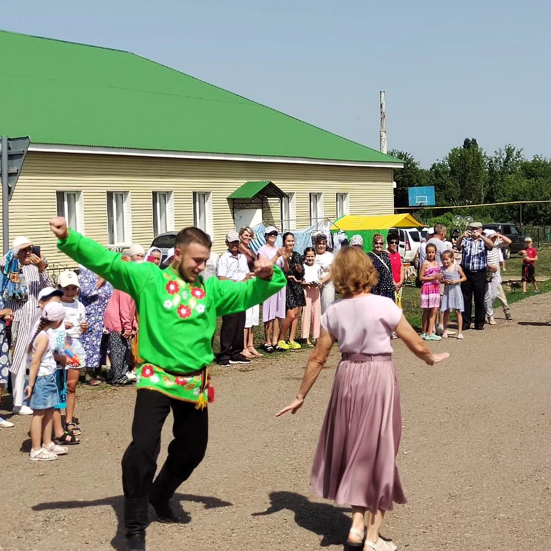 Иске Байсарда тарих яңара: «Байсар базары көне»ндә авылдашлар очрашты (фото һәм видео)