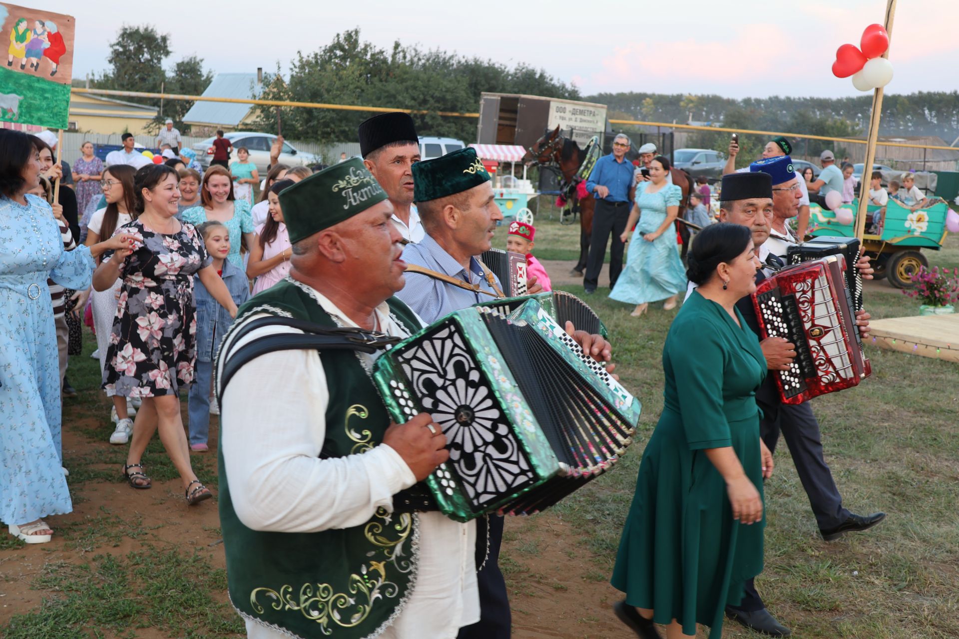 Кировта авыл халкы бердәмлеге сокландыра: Авыл бәйрәменең матурлыгы искиткеч булды