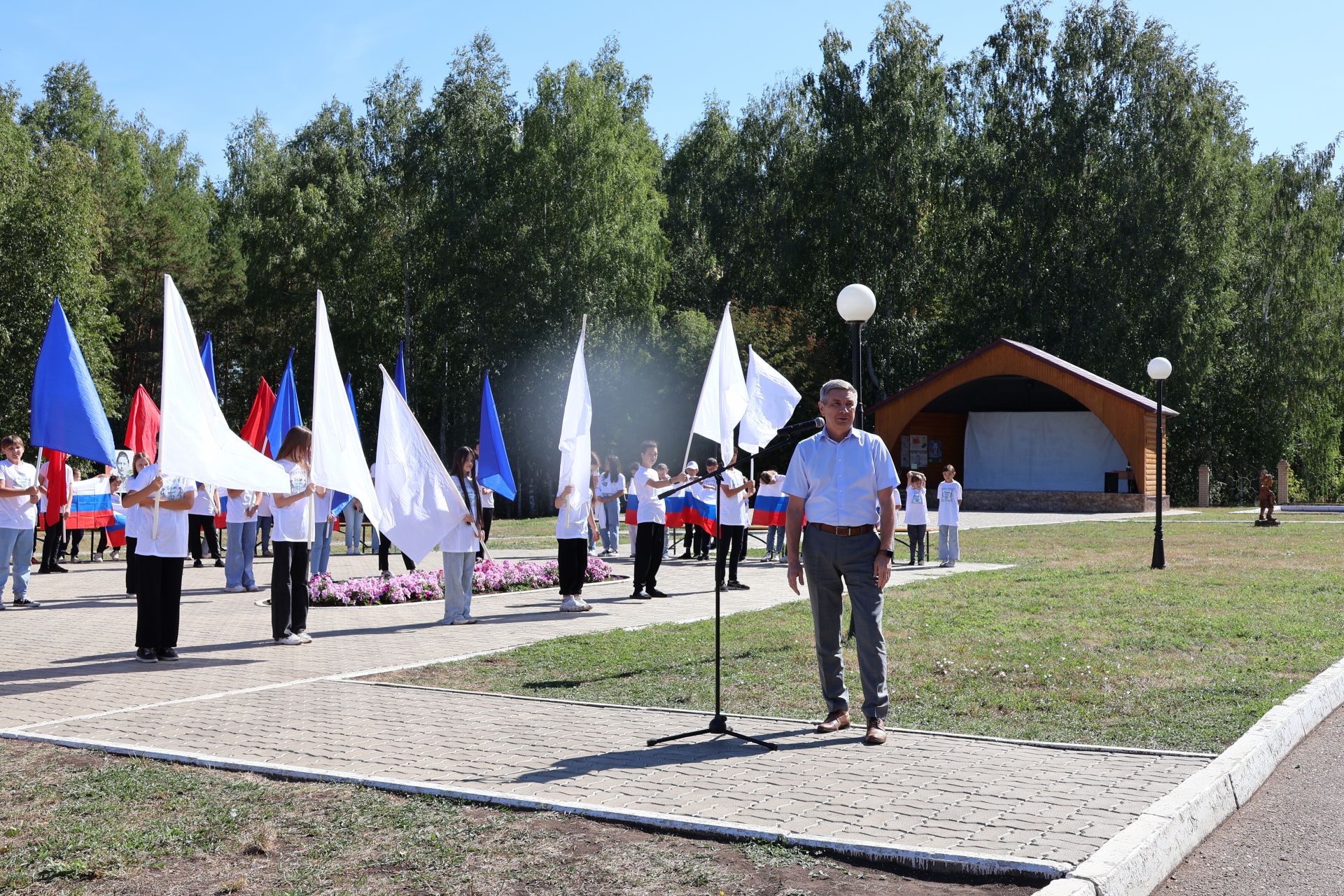 «Бүләк» лагеренда ял итүчеләр Россия Флагы көнен билгеләп үтте (фото, видео)