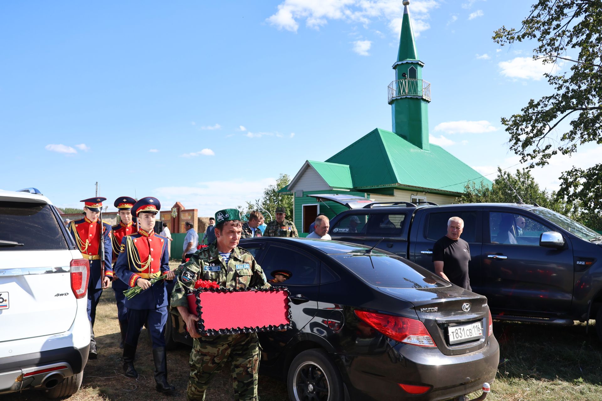 Батырыбыз 81 елдан соң туган авылы Качкынга кайтты (фоторепортаж)