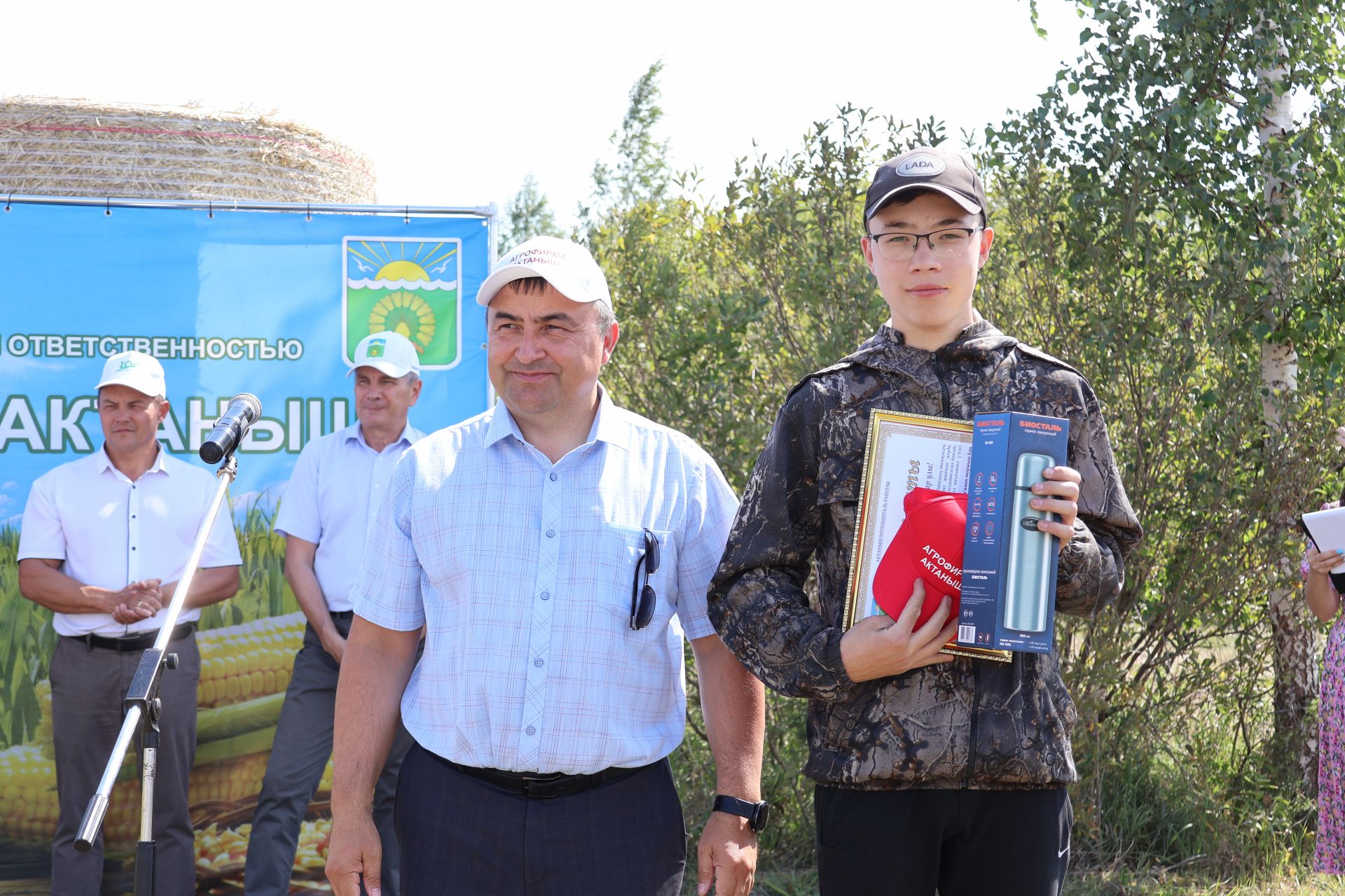 Хезмәте зурың хөрмәте дә зур- «Актаныш» агрофирмасы җитәкчесе алдынгыларны бүләкләде