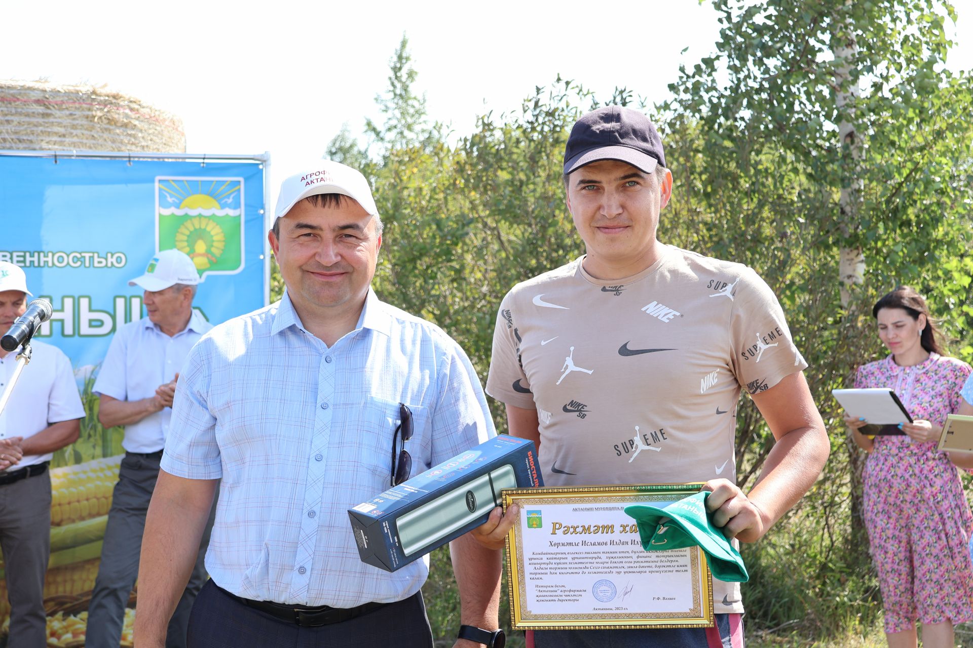 Хезмәте зурың хөрмәте дә зур- «Актаныш» агрофирмасы җитәкчесе алдынгыларны бүләкләде