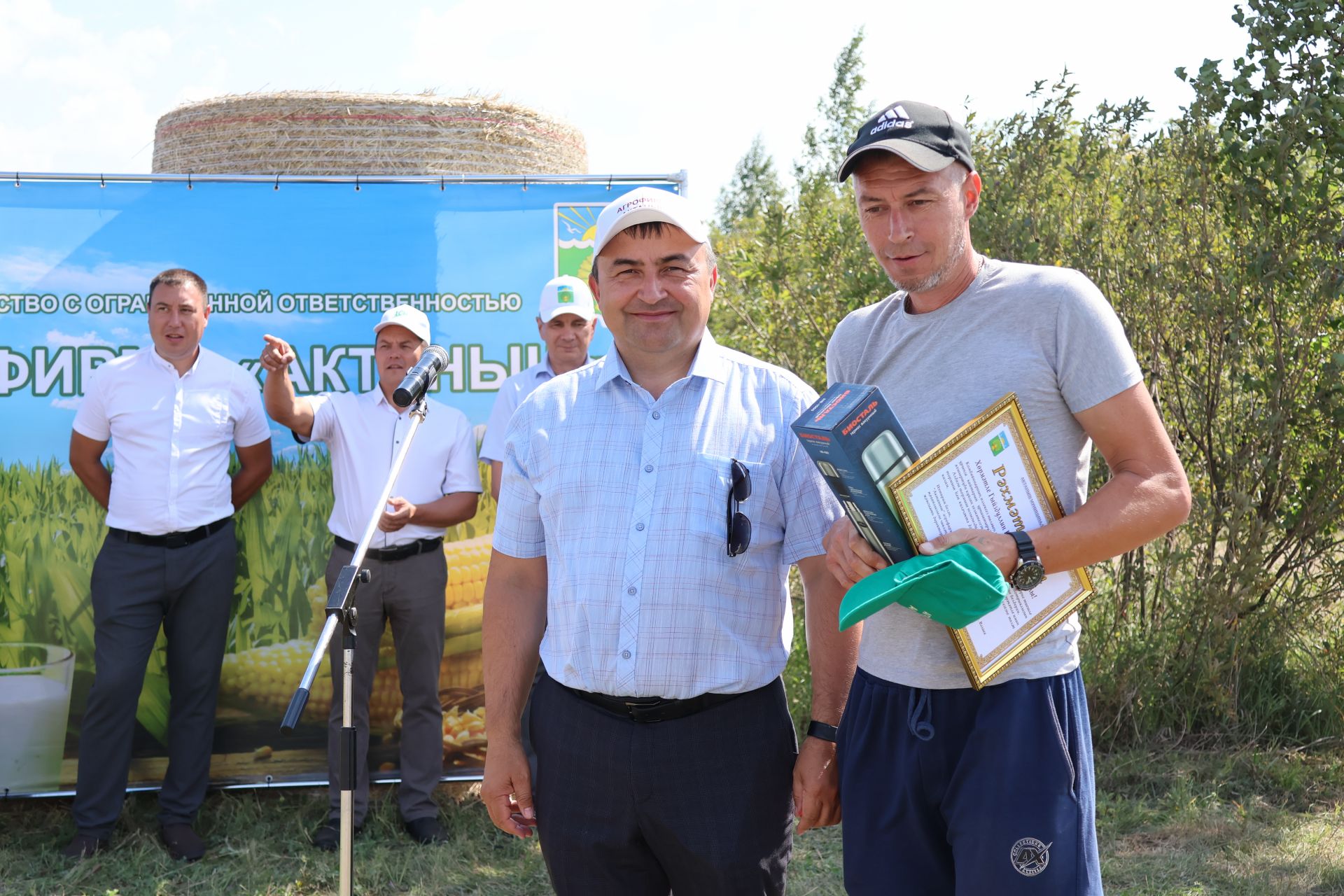 Хезмәте зурың хөрмәте дә зур- «Актаныш» агрофирмасы җитәкчесе алдынгыларны бүләкләде