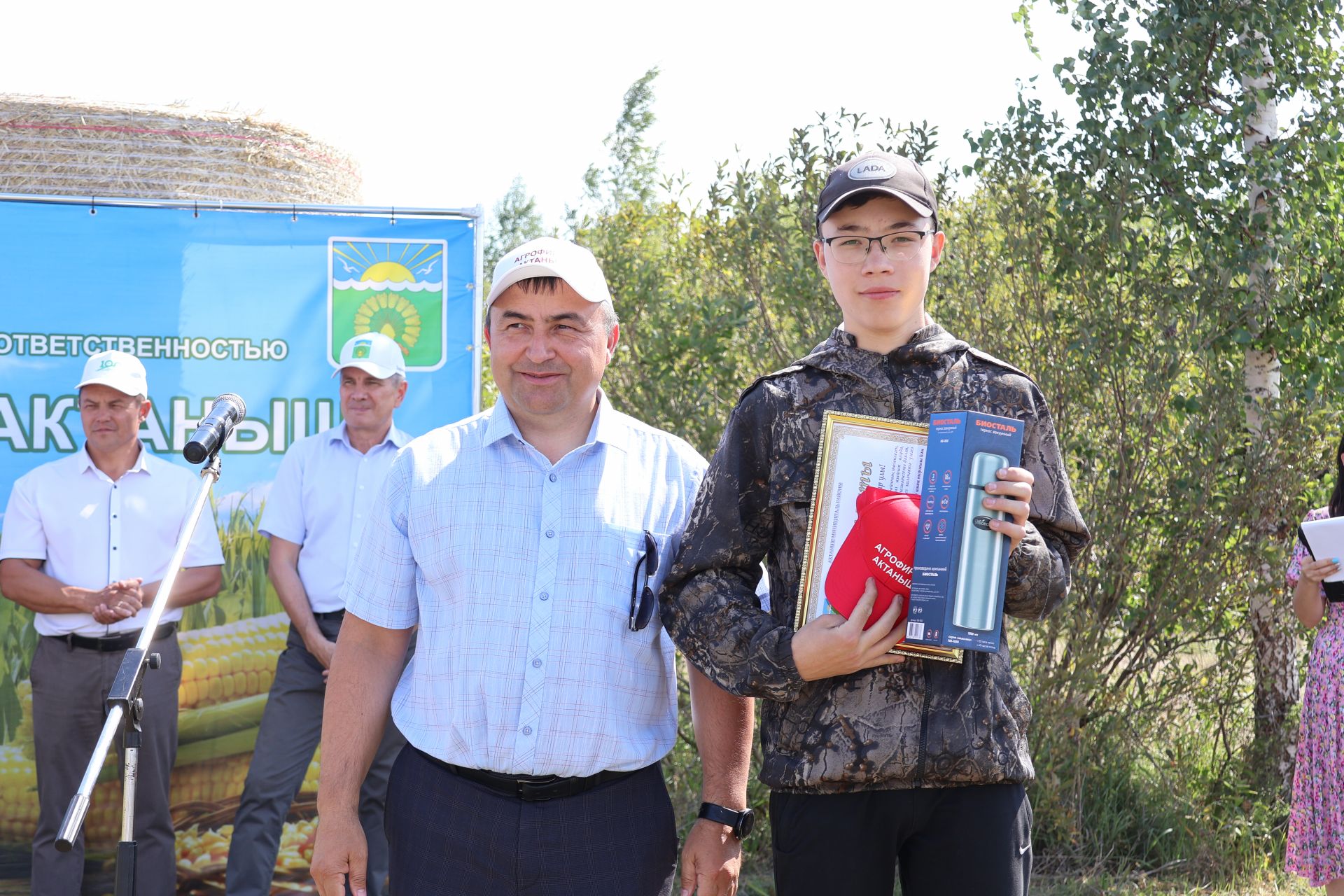 Хезмәте зурың хөрмәте дә зур- «Актаныш» агрофирмасы җитәкчесе алдынгыларны бүләкләде