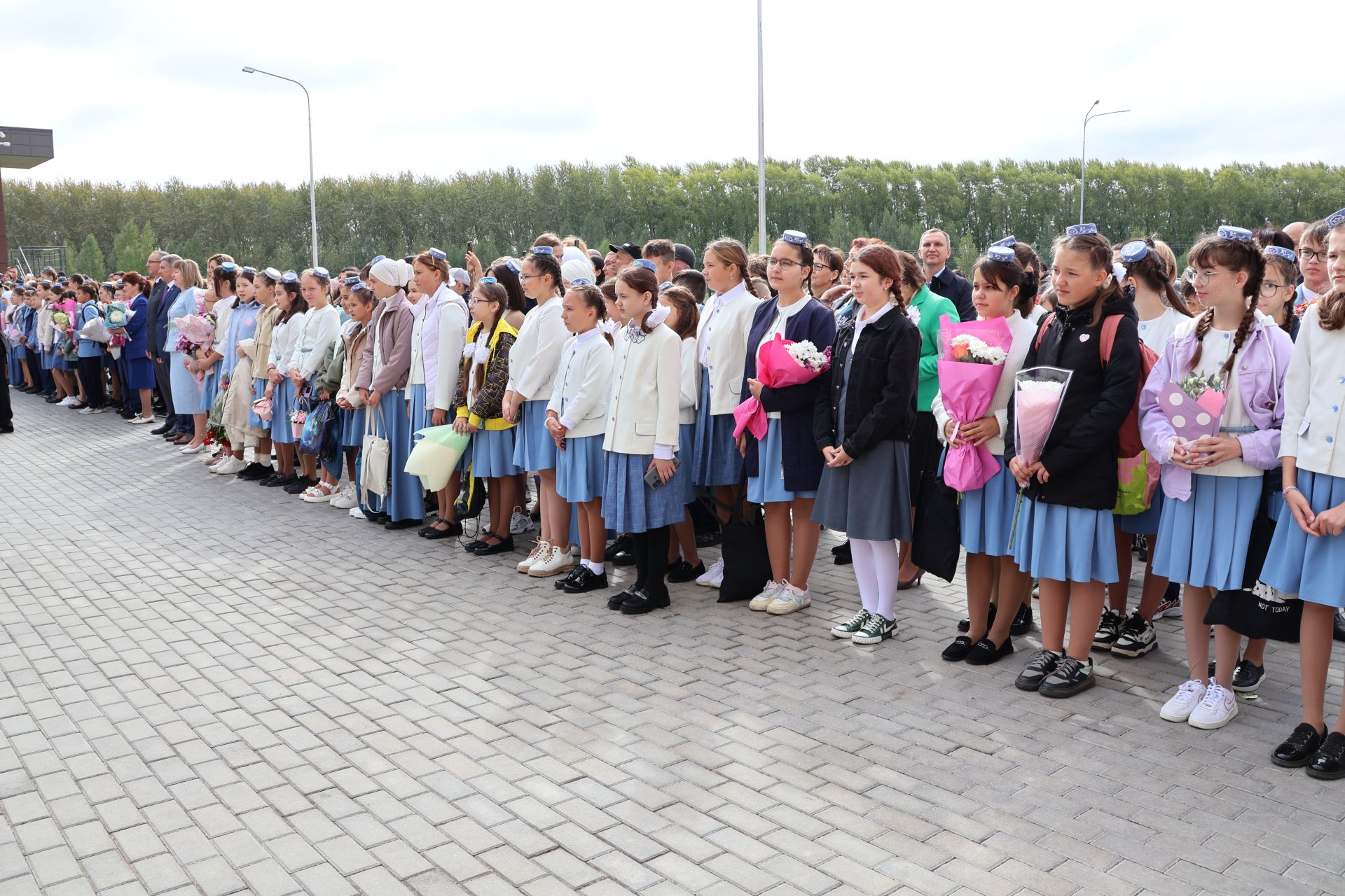 Сәләтле балалар өчен гуманитар гимназия-интернатның Белем бәйрәменнән безнең фоторепортаж