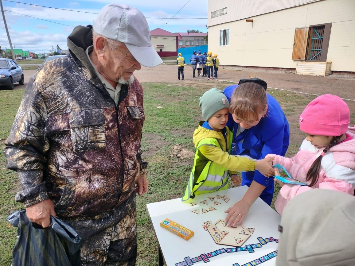 Яңа Әлем мәктәбенең ЮИД отряды балалар бакчасында «Юл хәрәкәте лабораториясе» оештырды