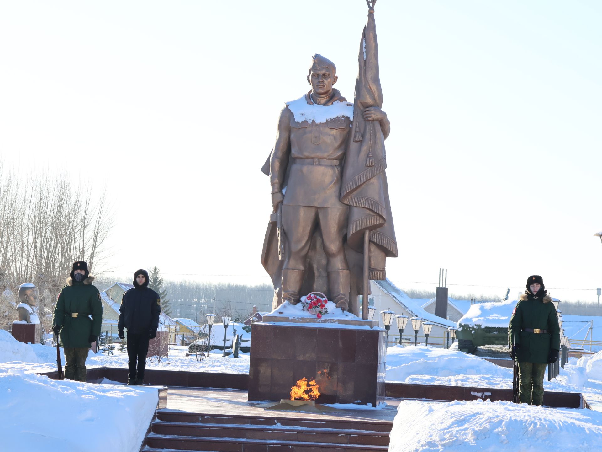 Районыбызның Җиңү паркында Әфганстаннан Совет гаскәрләре чыгарылуга 35 ел тулуга багышланган тантаналы митинг узды