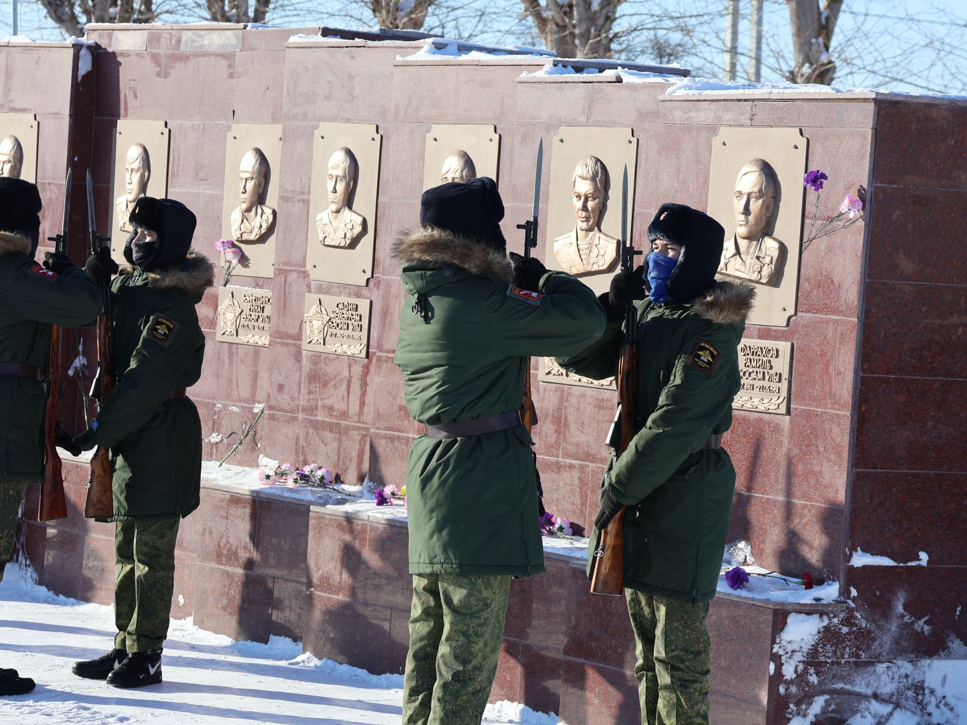 Районыбызның Җиңү паркында Әфганстаннан Совет гаскәрләре чыгарылуга 35 ел тулуга багышланган тантаналы митинг узды