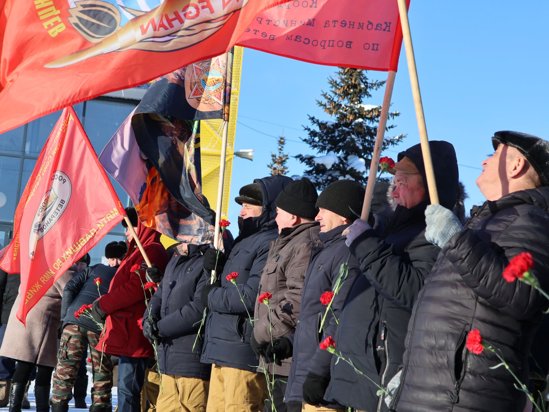 Районыбызның Җиңү паркында Әфганстаннан Совет гаскәрләре чыгарылуга 35 ел тулуга багышланган тантаналы митинг узды