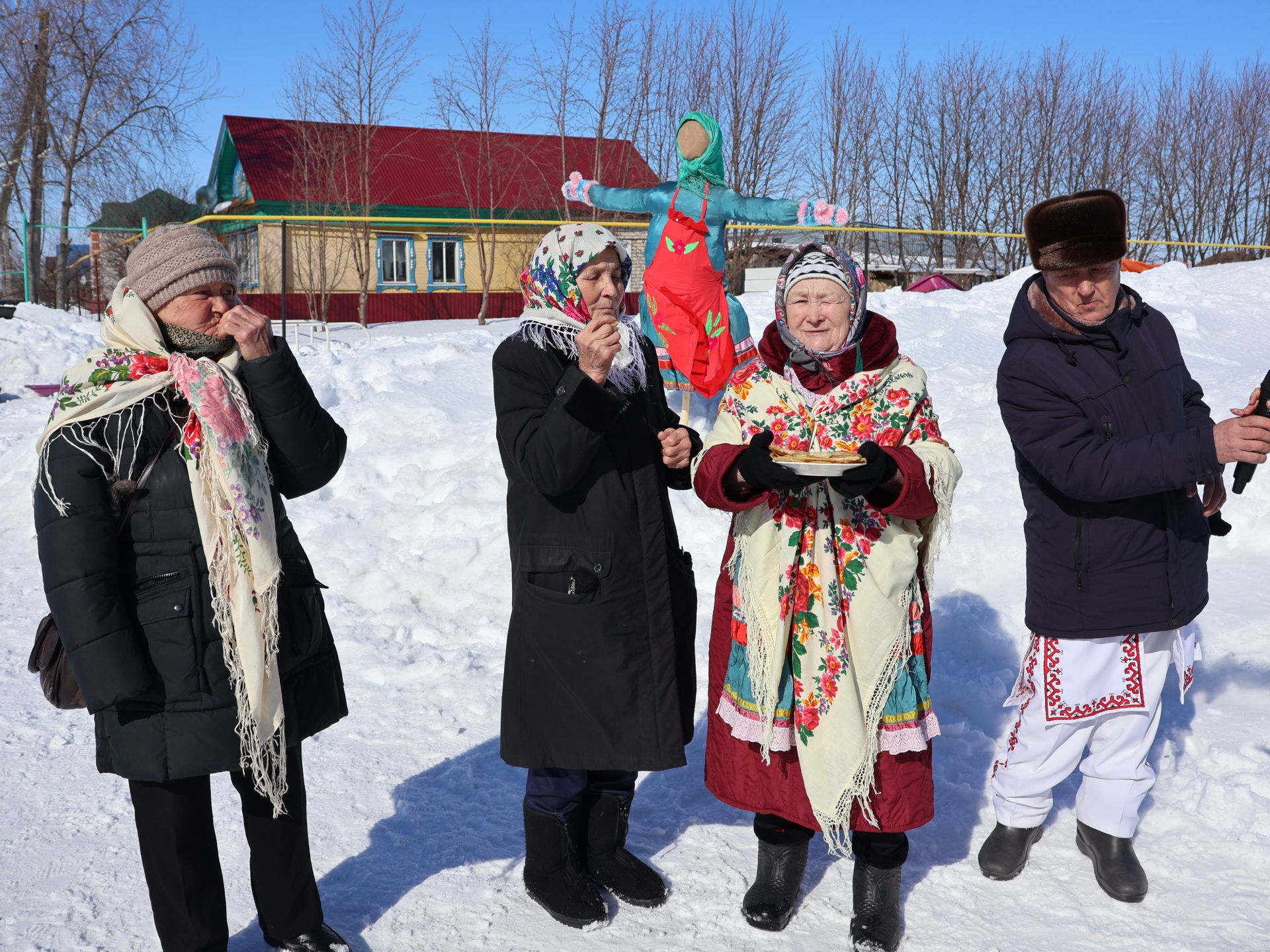 Мари Суыксуы авылы халкы Уярня бәйрәмендә кышны озатып язны каршы алды