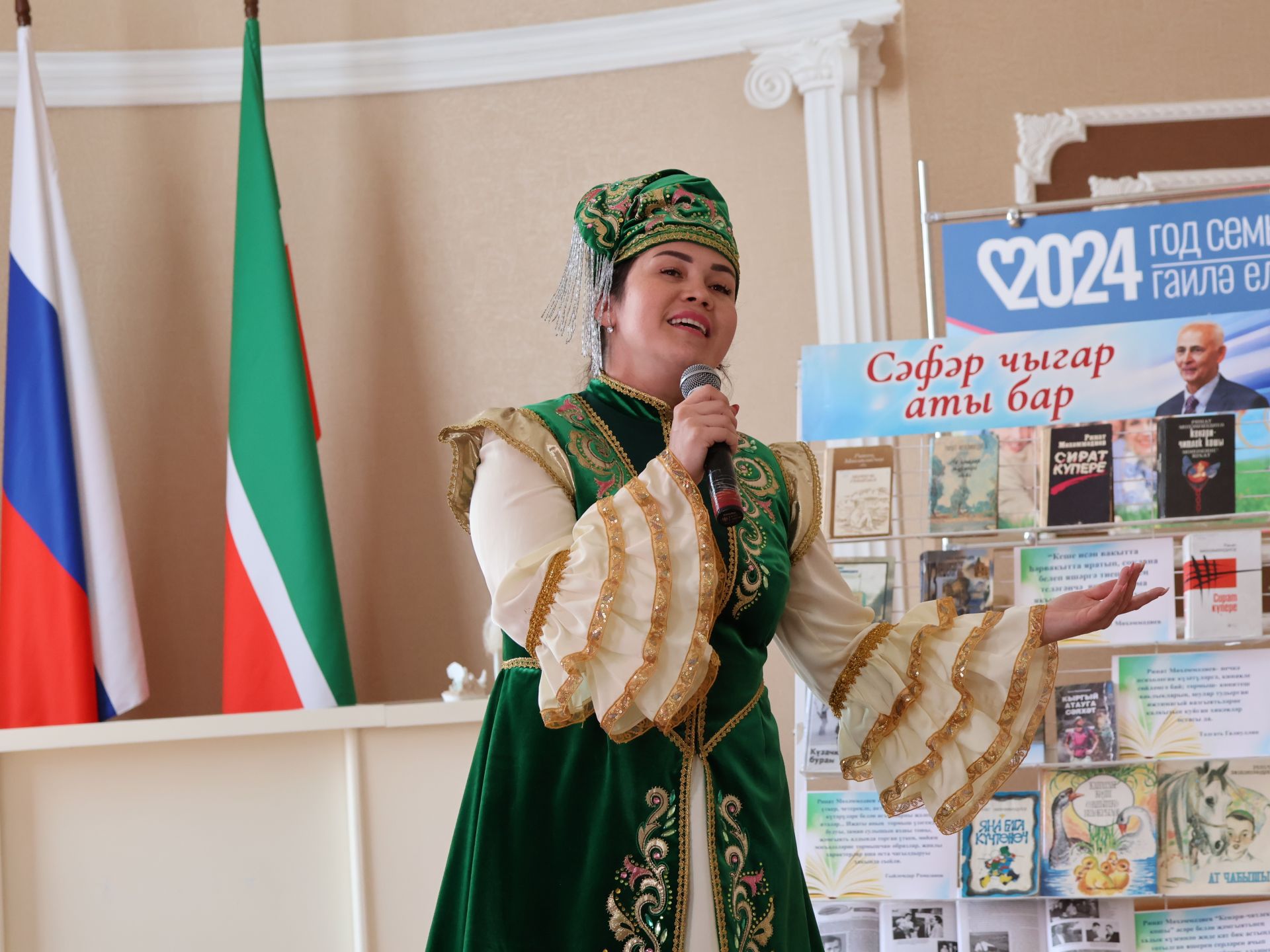 Актанышта кунакта-  язучы, әдәбият галиме һәм җәмәгать эшлеклесе Ринат Мөхәммәдиев