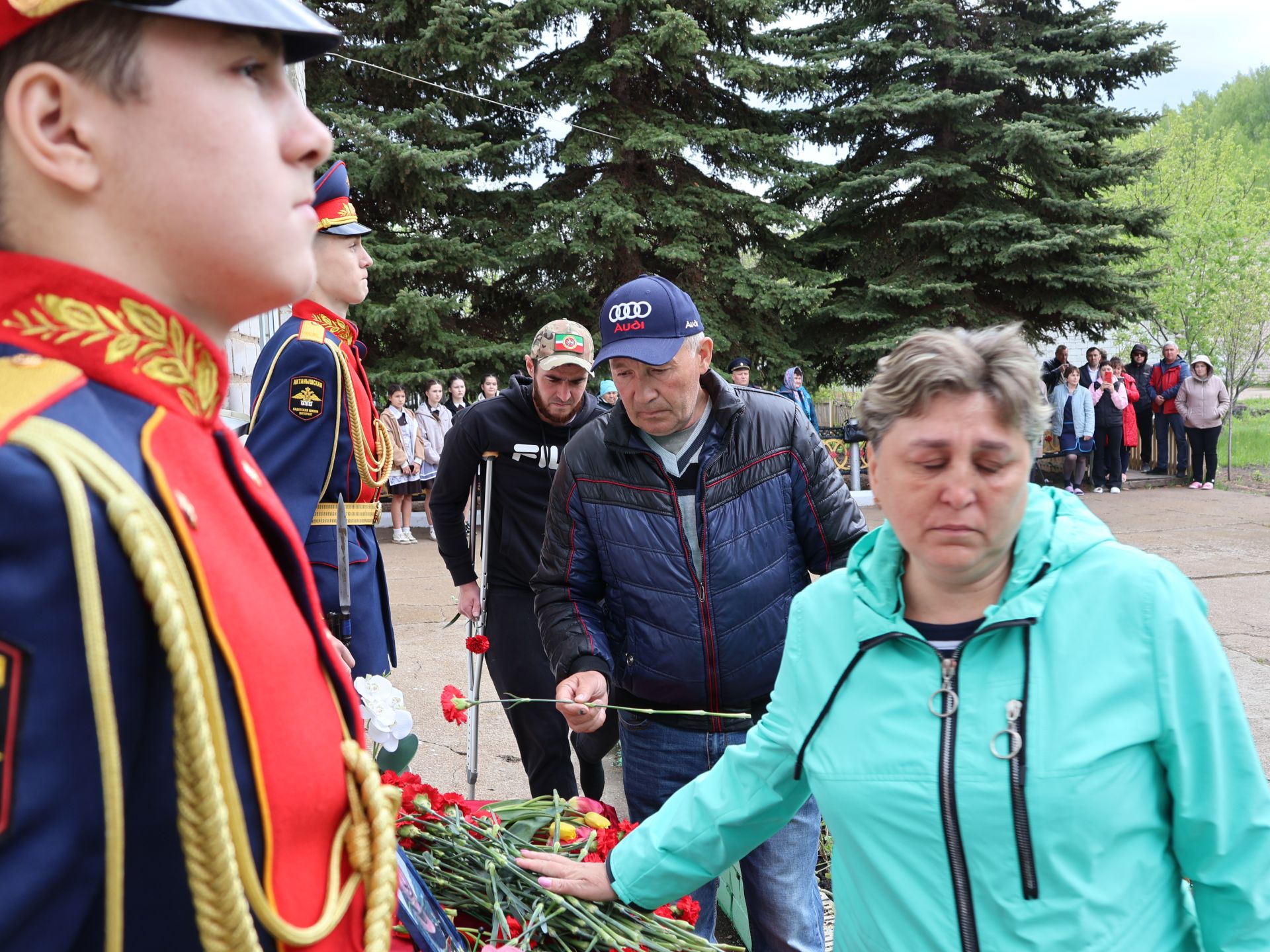 Исемең кайтты синең җыр булып: Уразай мәктәбенә СВОда һәлак булган Айзат Фәйзуллин истәлегенә хәтер тактасы куйдылар