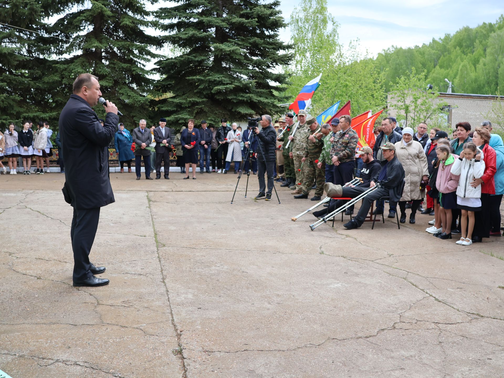 Исемең кайтты синең җыр булып: Уразай мәктәбенә СВОда һәлак булган Айзат Фәйзуллин истәлегенә хәтер тактасы куйдылар