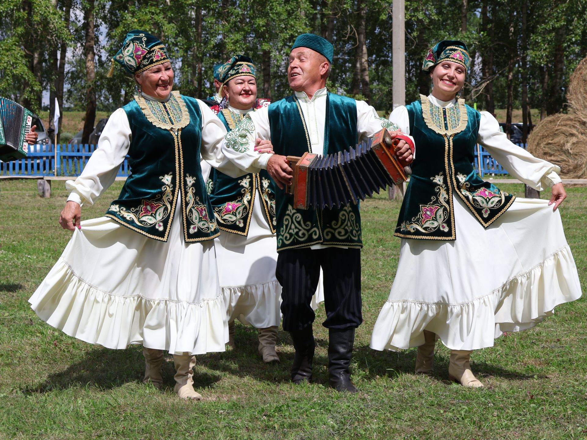 Яшәсен гармун, тальян моңнары: Иске Сәфәрдә төбәкара гармунчылар фестивале уза