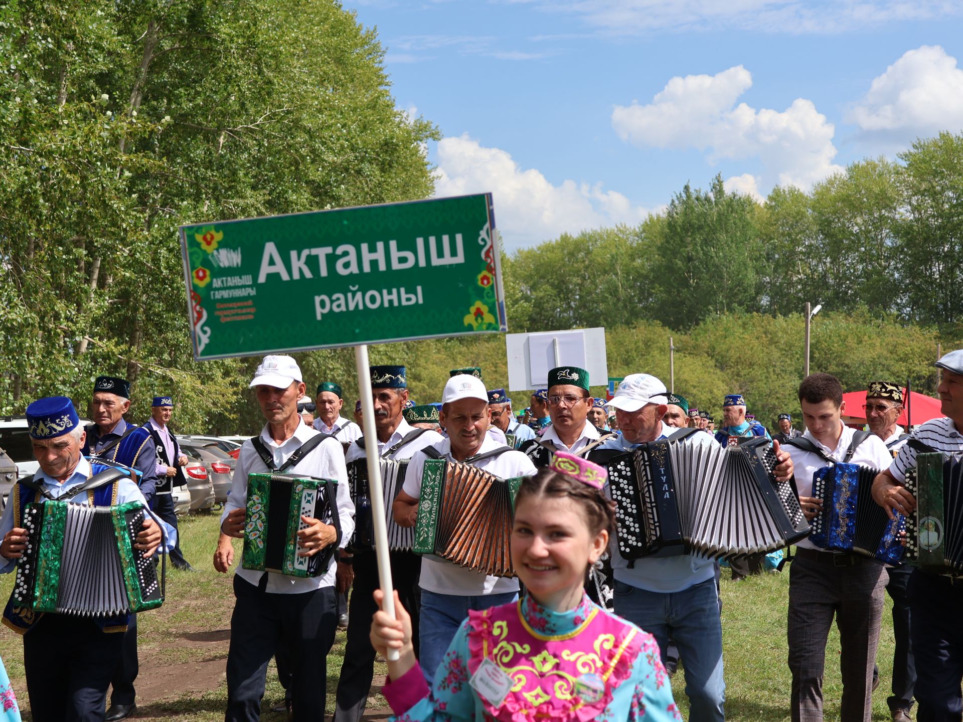 Яшәсен гармун, тальян моңнары: Иске Сәфәрдә төбәкара гармунчылар фестивале уза