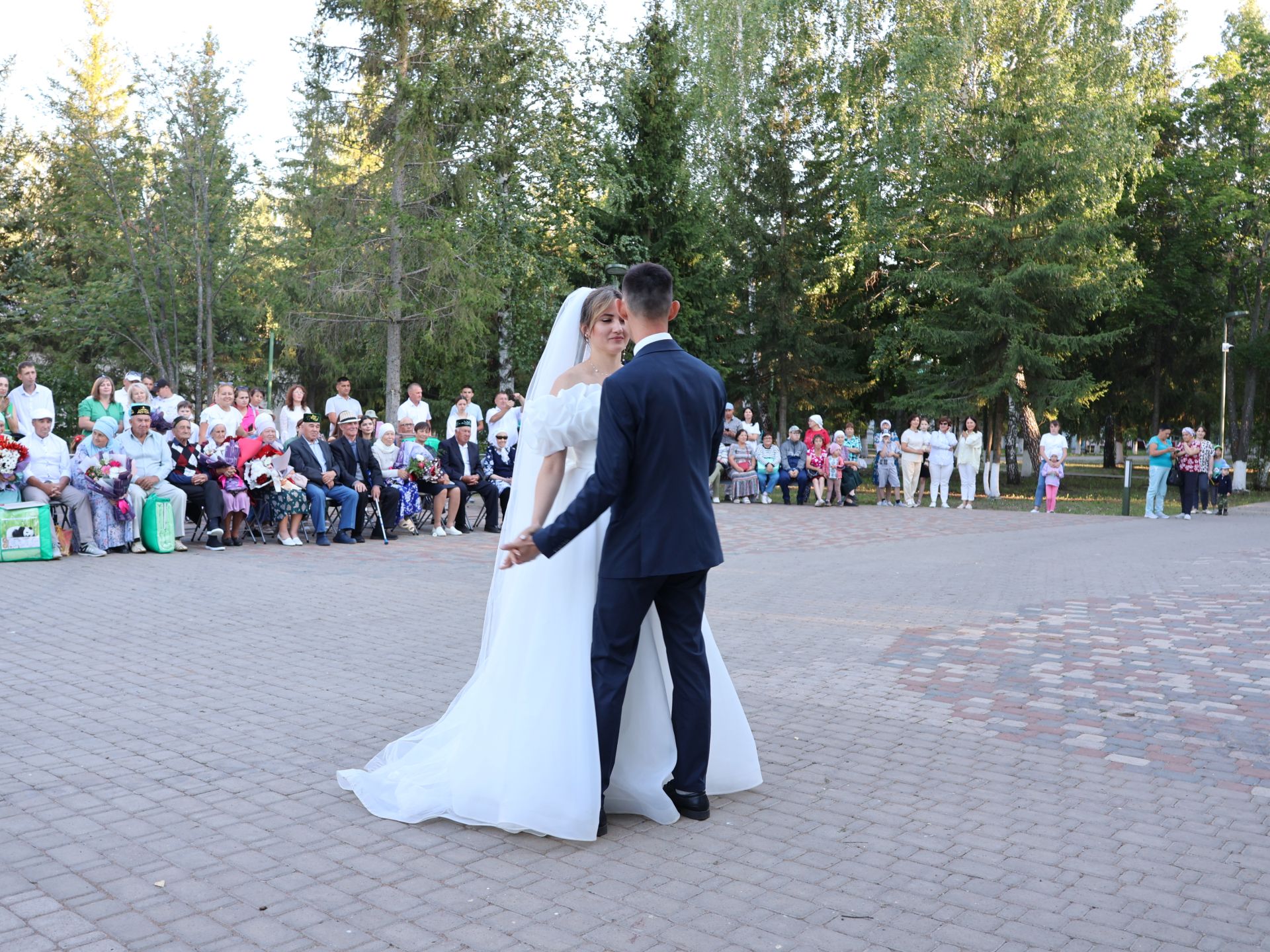 Без әле дә бергә, без әле дә матур: Бүген Актанышта Гаилә, мәхәббәт һәм тугрылык көнендә үрнәк парларны хөрмәтләделәр